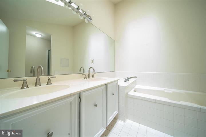 FAWSETT FARMS MANOR - Residential