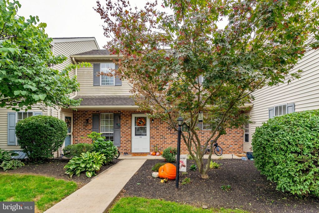 Photo of 252 Morgan DRIVE, Leola, PA 17540 (MLS # PALA2042120)