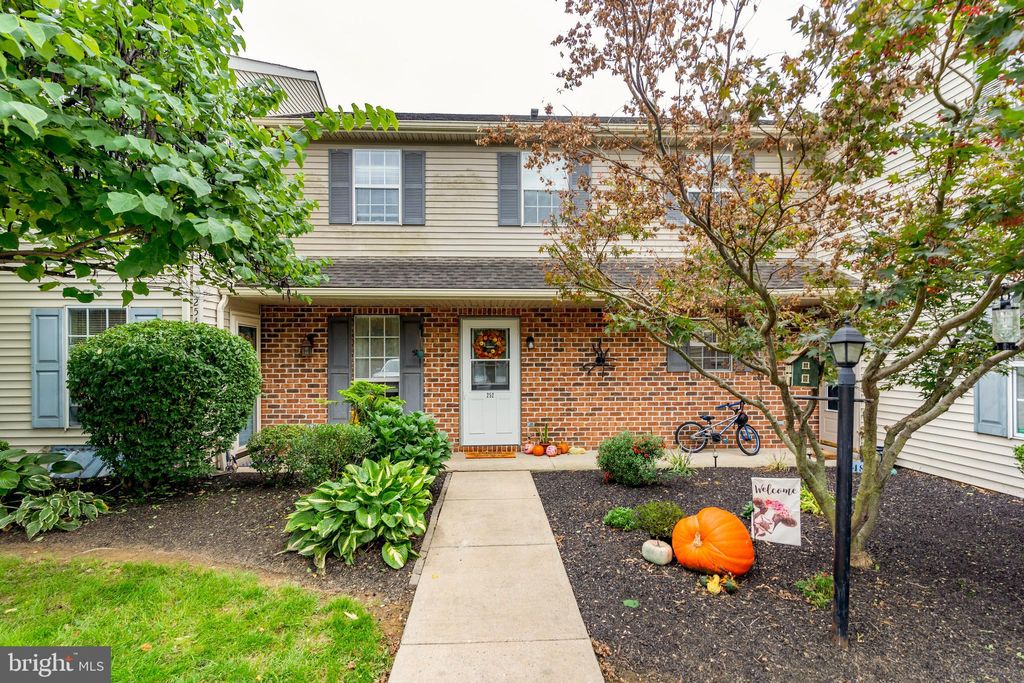 Photo of 252 Morgan DRIVE, Leola, PA 17540 (MLS # PALA2042120)