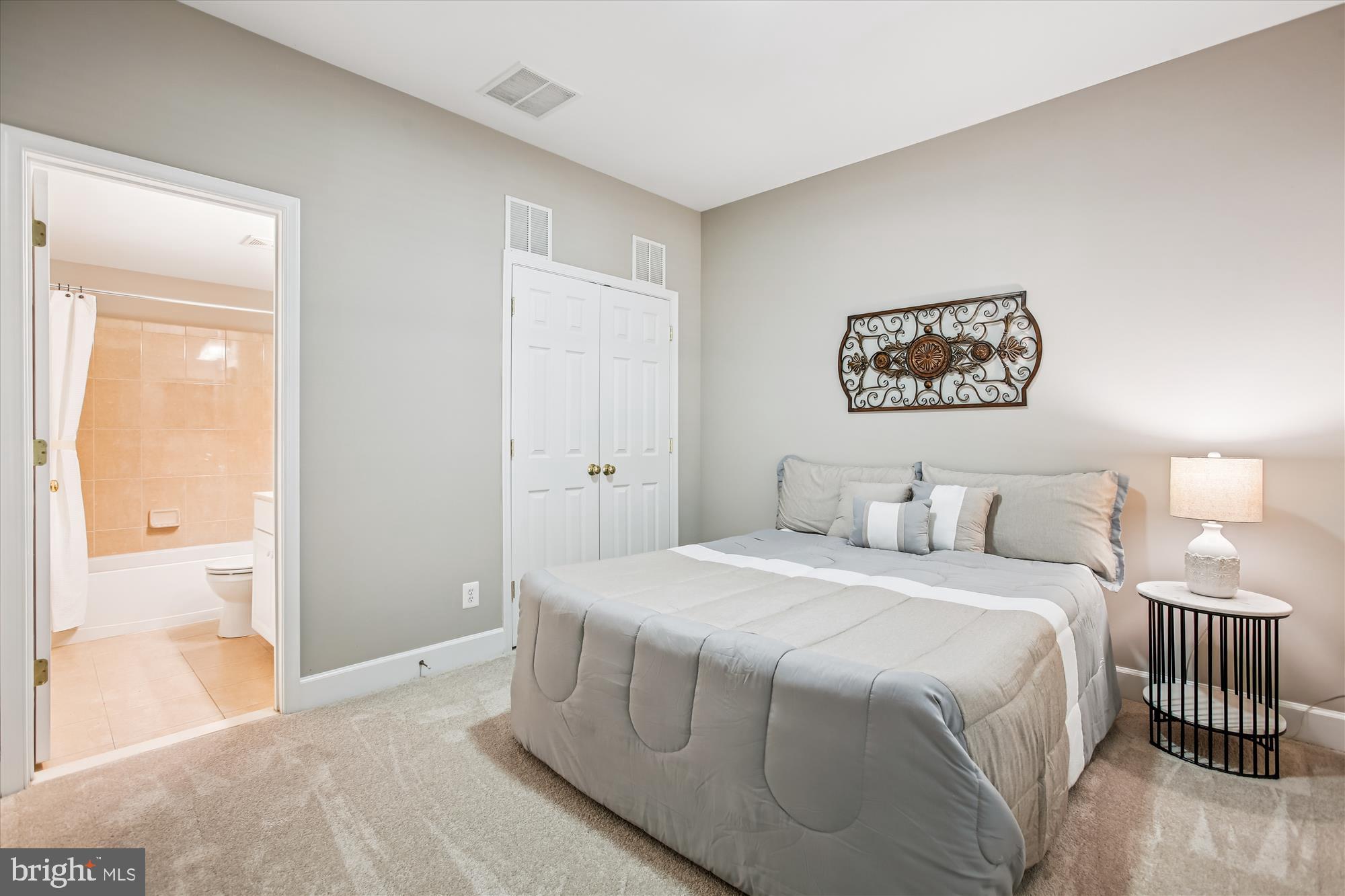 HUNTINGTON METRO - Residential