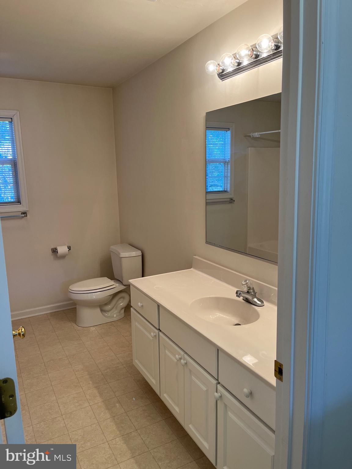 SCHOOLHOUSE COMMONS - Residential Lease