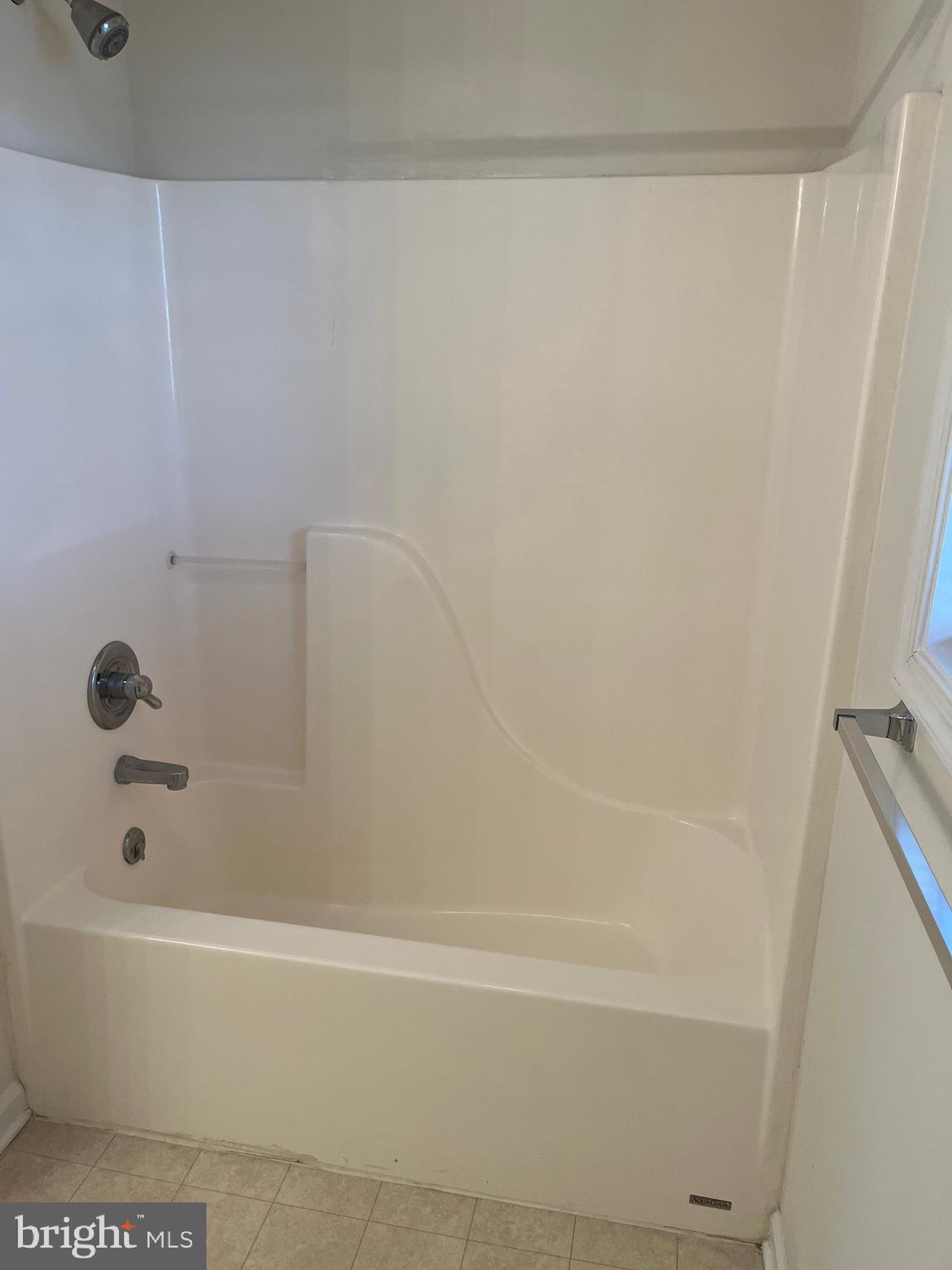 SCHOOLHOUSE COMMONS - Residential Lease