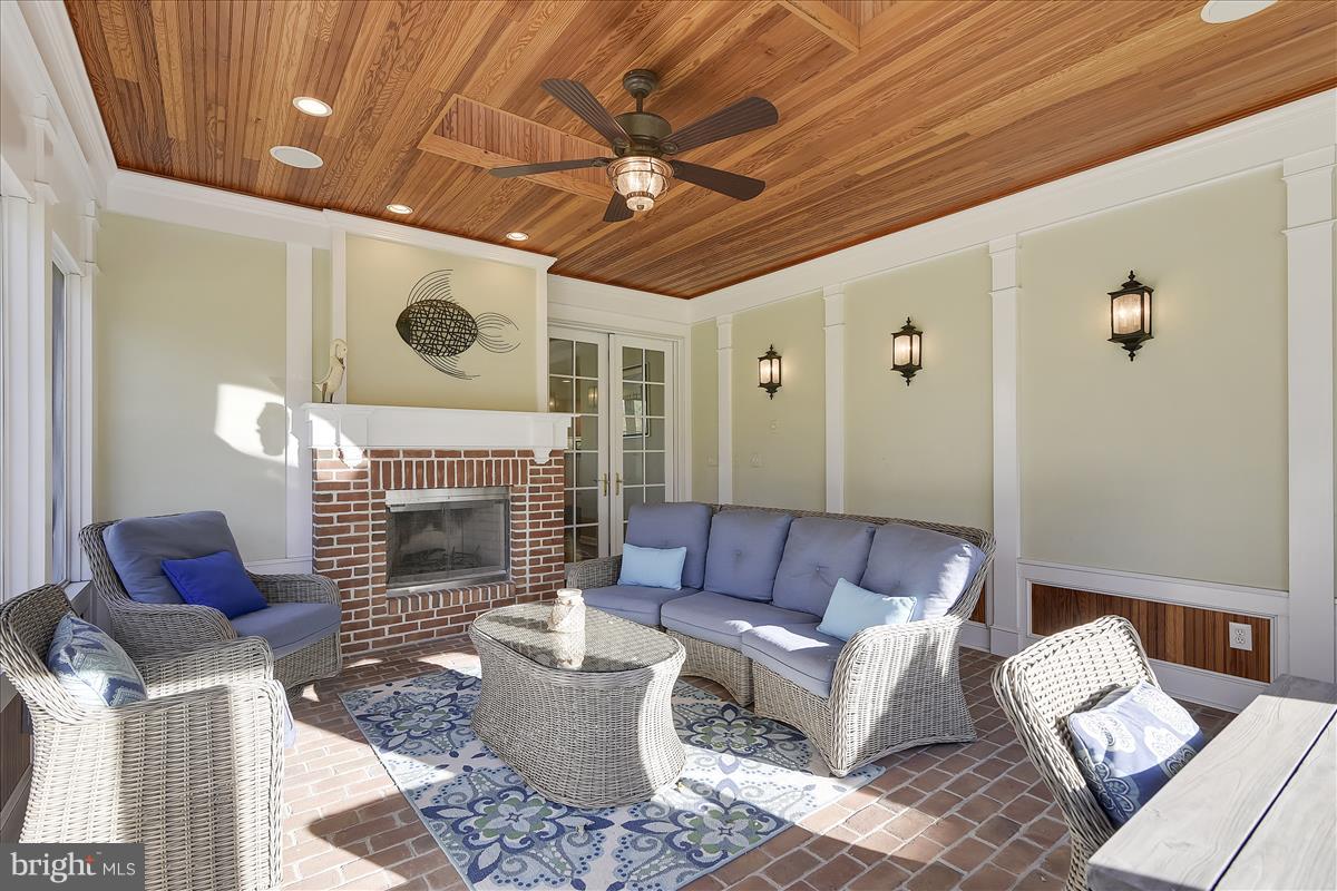 HARVEST KING - Residential Lease