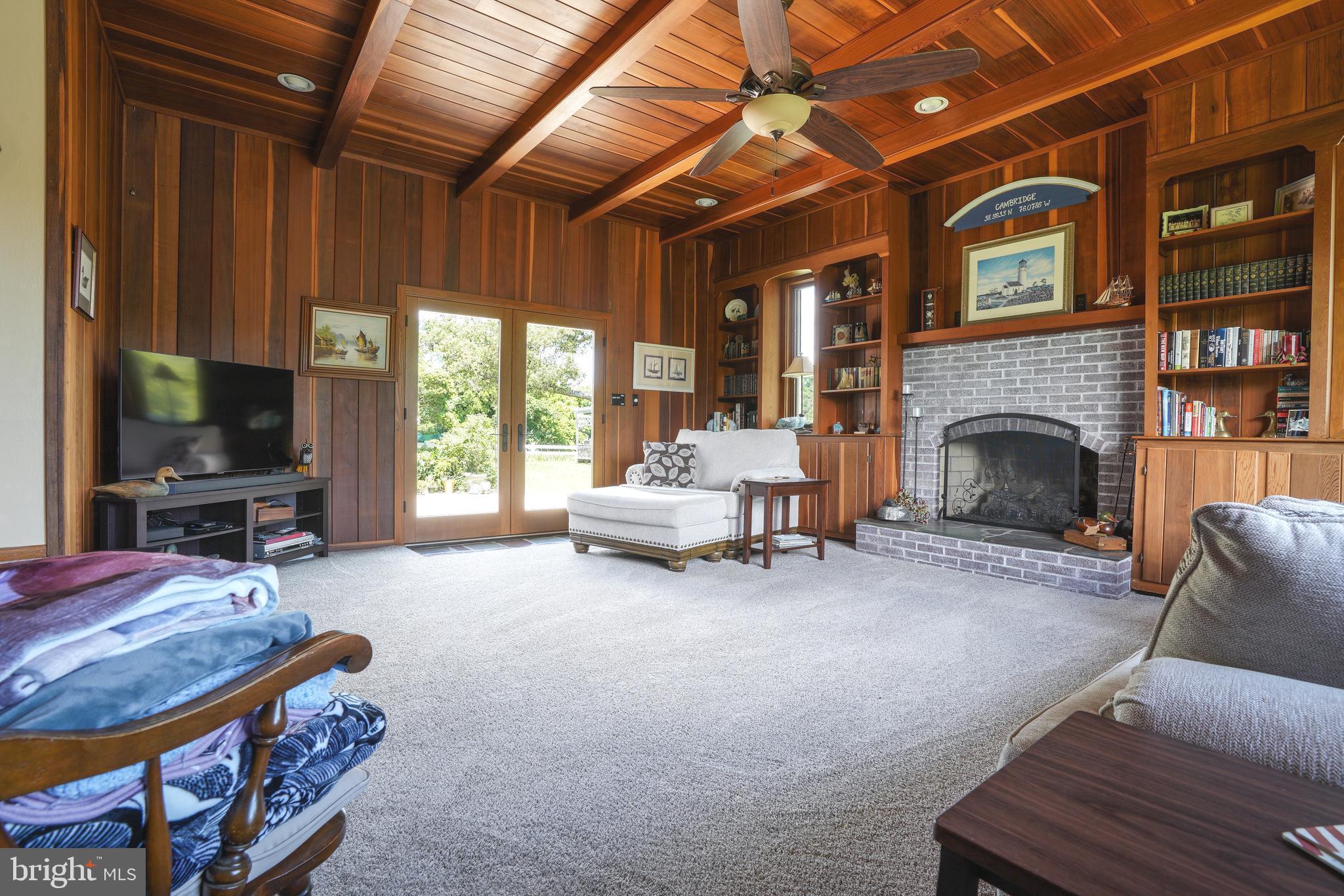 WHITEHALL - Residential