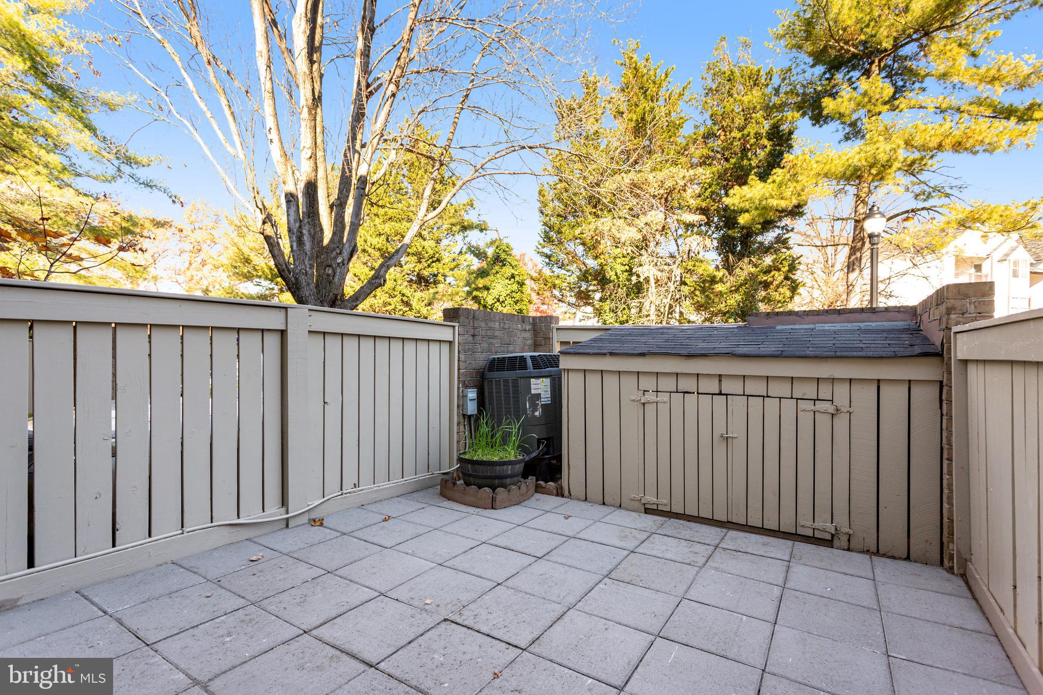 MONTGOMERY VILLAGE - Residential Lease