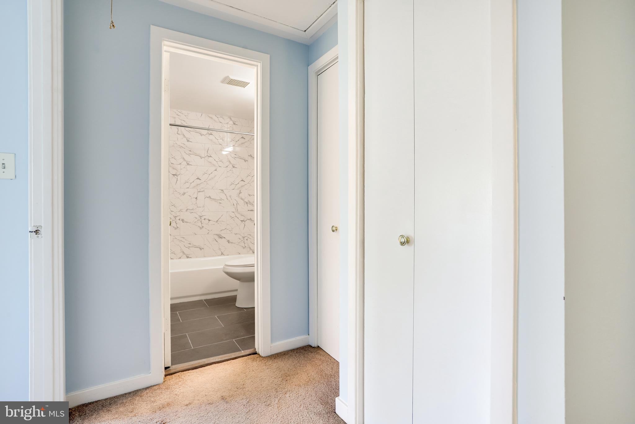 MONTGOMERY VILLAGE - Residential Lease