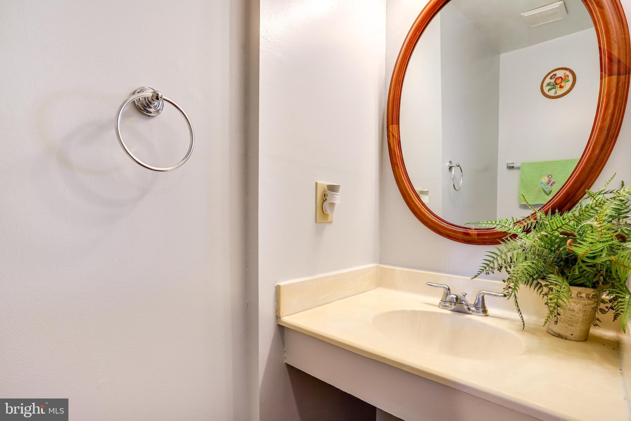 MONTGOMERY VILLAGE - Residential Lease