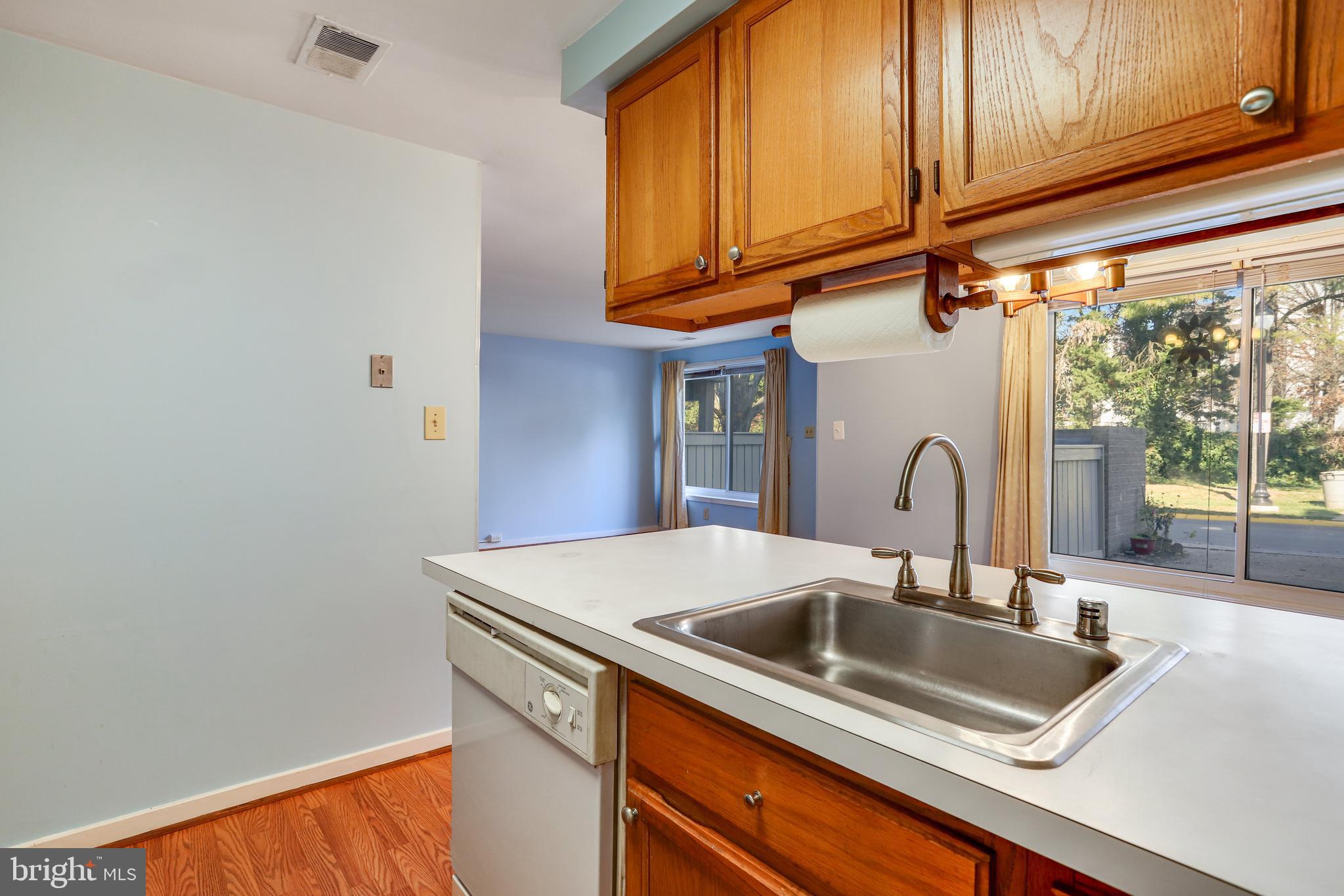 MONTGOMERY VILLAGE - Residential Lease