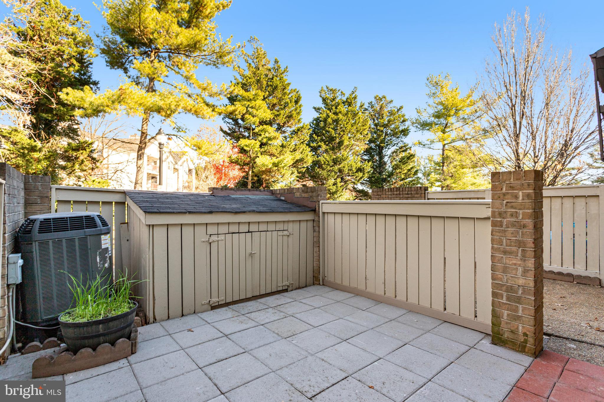 MONTGOMERY VILLAGE - Residential Lease