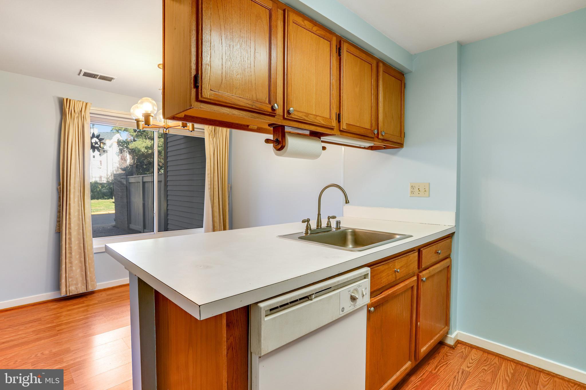 MONTGOMERY VILLAGE - Residential Lease