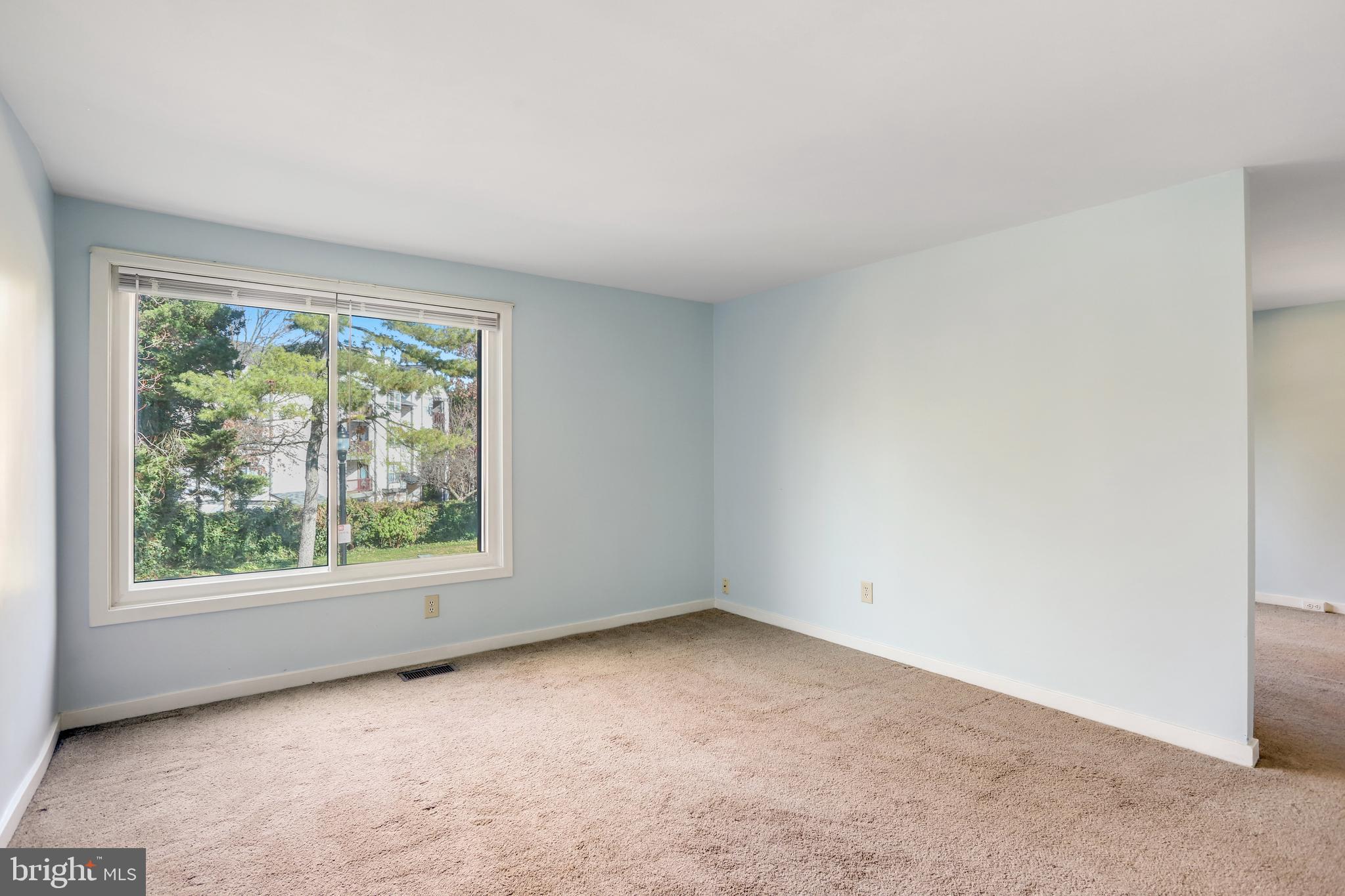 MONTGOMERY VILLAGE - Residential Lease