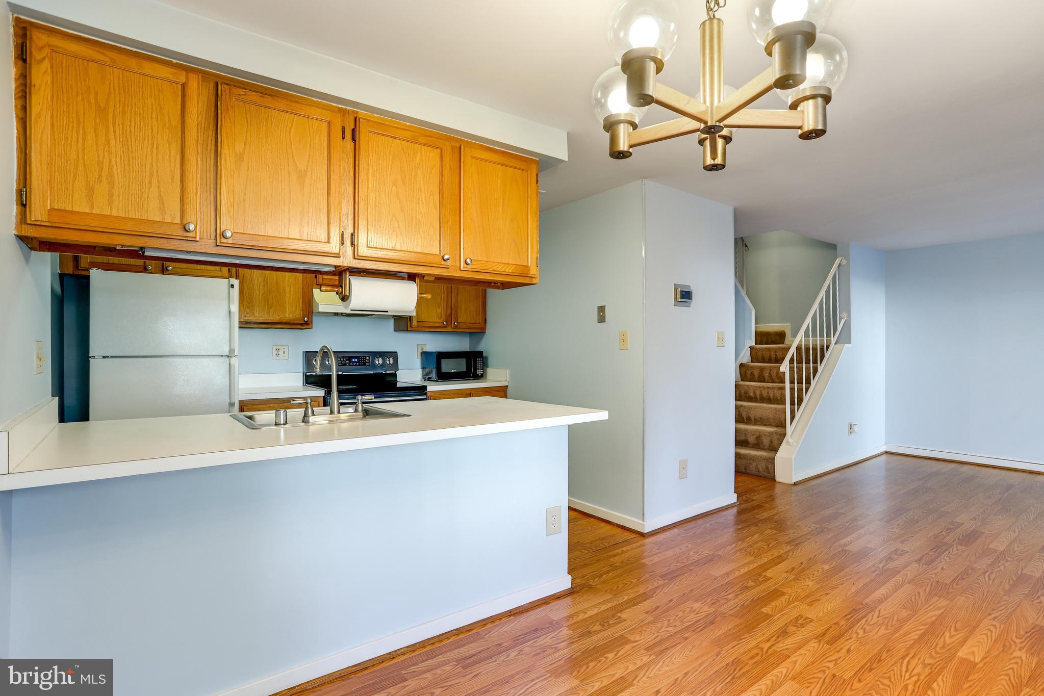 MONTGOMERY VILLAGE - Residential Lease