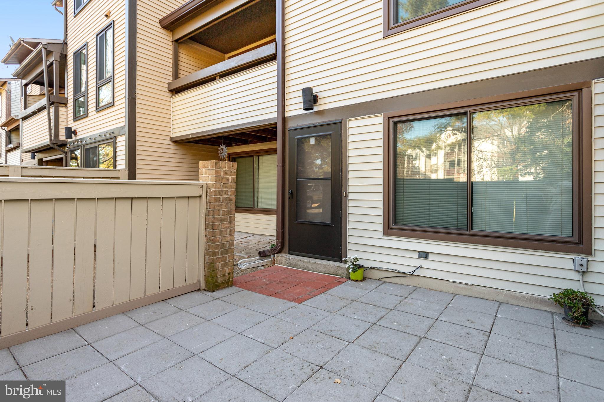 MONTGOMERY VILLAGE - Residential Lease