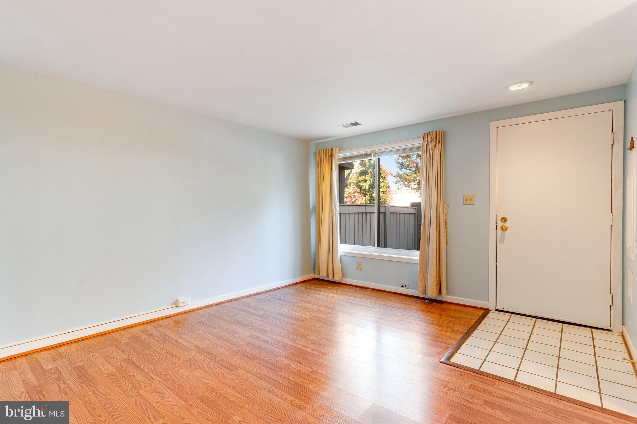 MONTGOMERY VILLAGE - Residential Lease