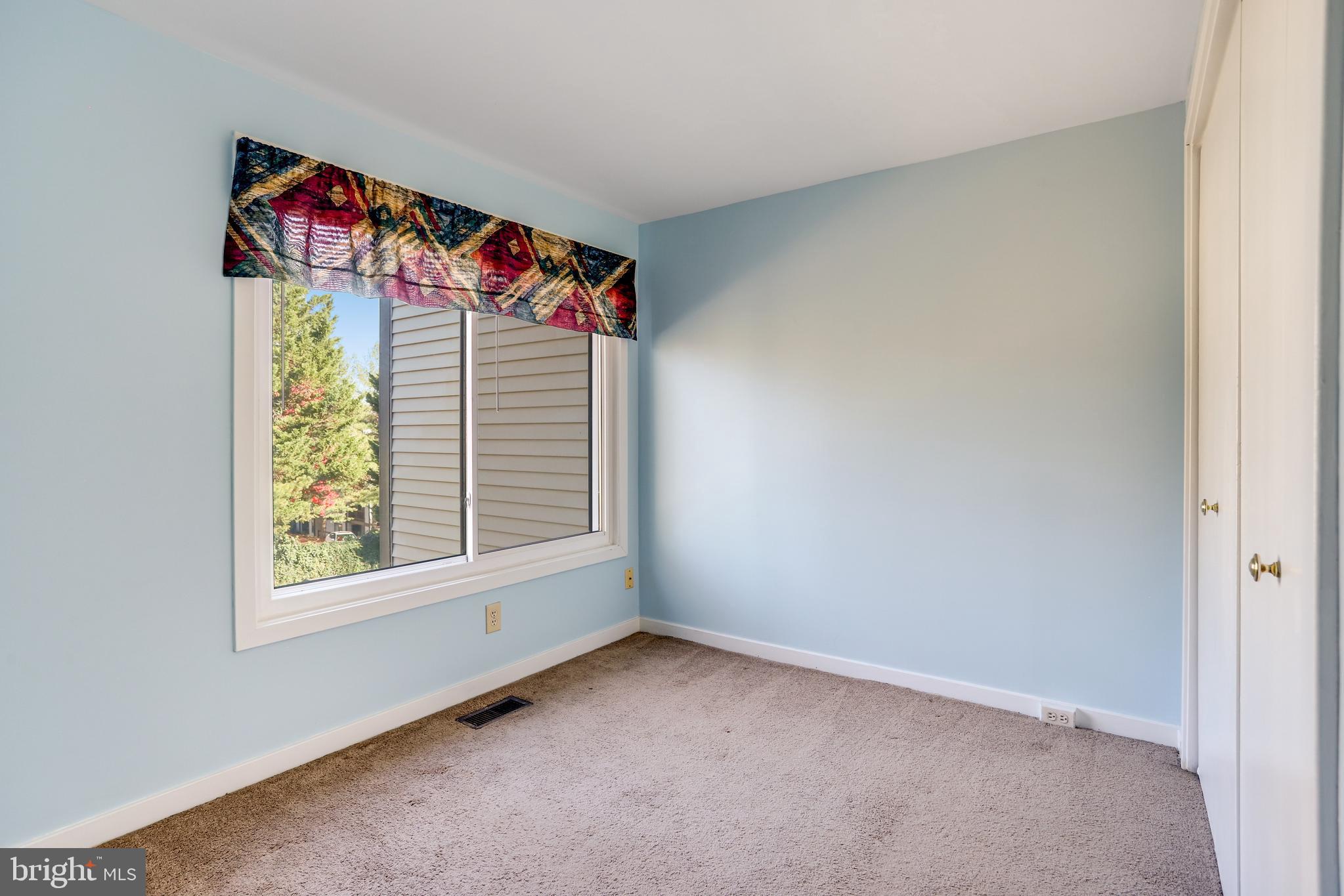 MONTGOMERY VILLAGE - Residential Lease