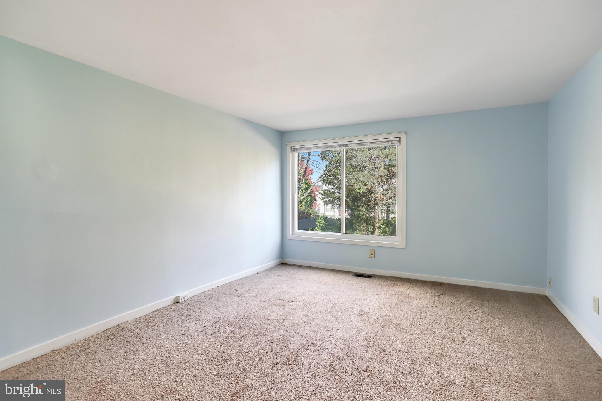 MONTGOMERY VILLAGE - Residential Lease