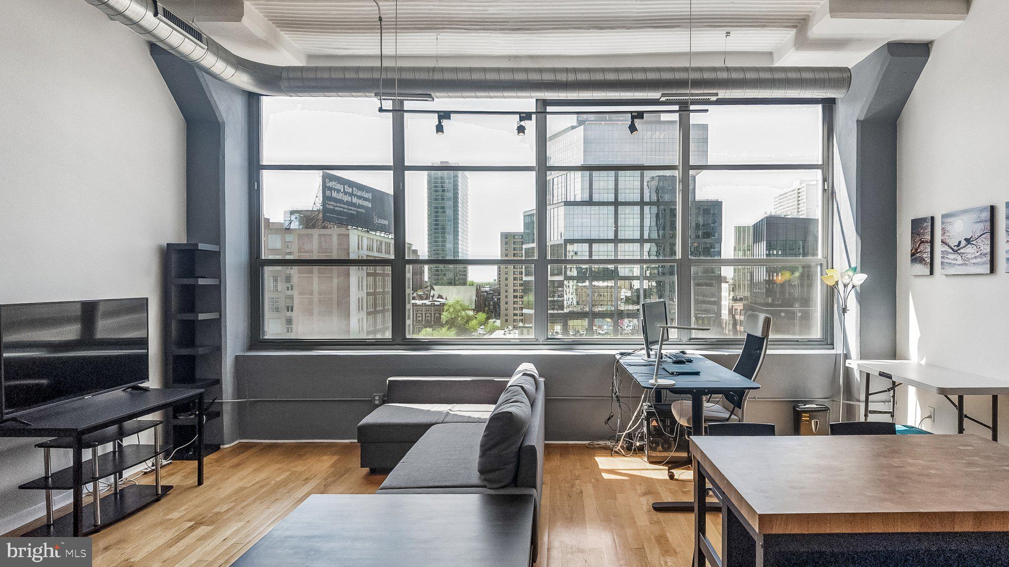 LOGAN SQUARE - Residential