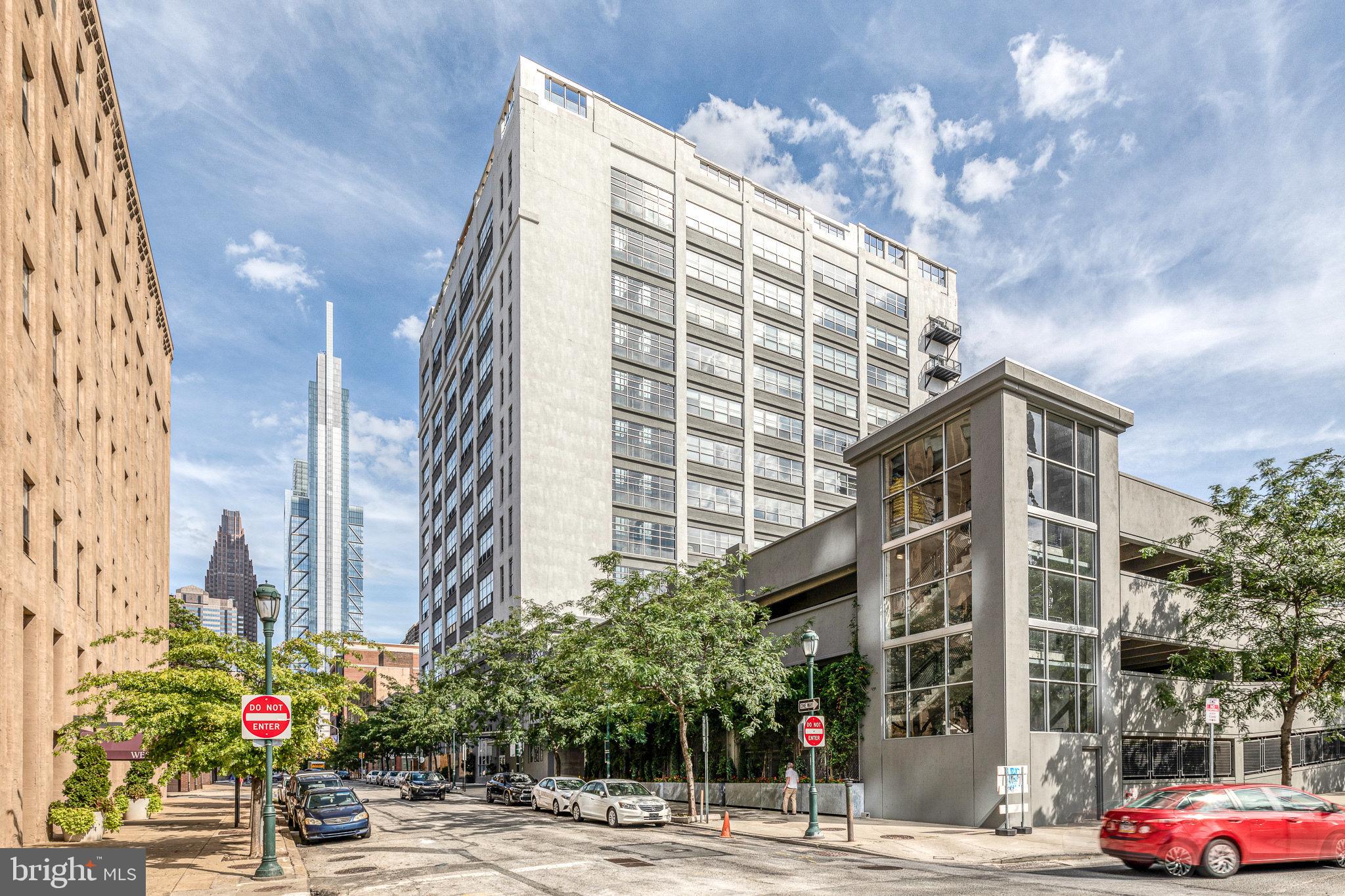 LOGAN SQUARE - Residential