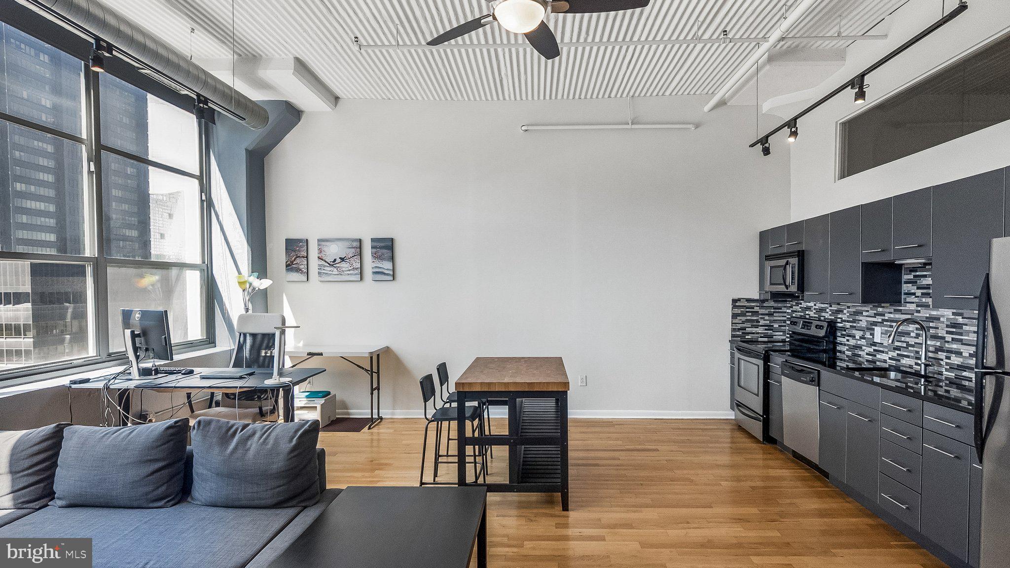 LOGAN SQUARE - Residential