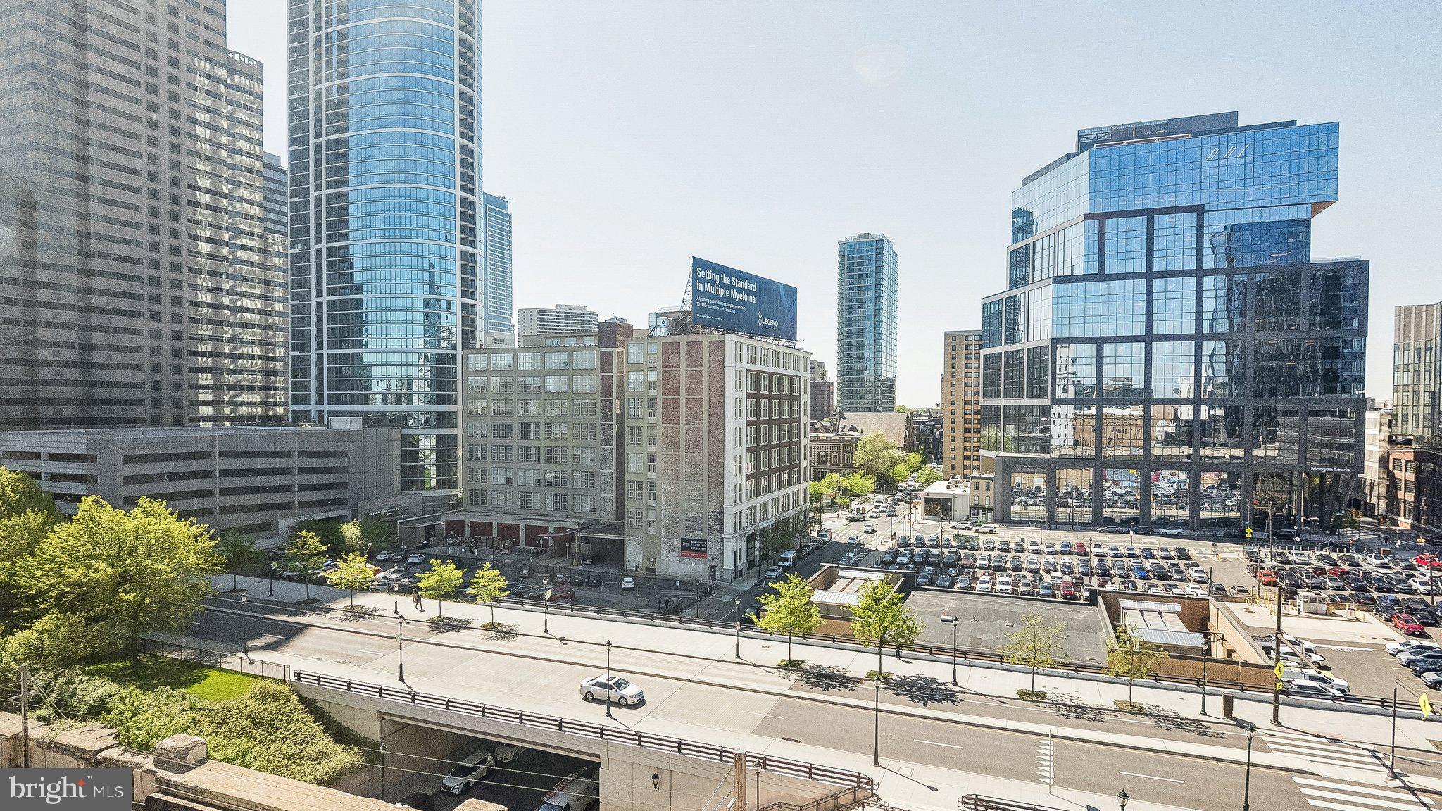 LOGAN SQUARE - Residential