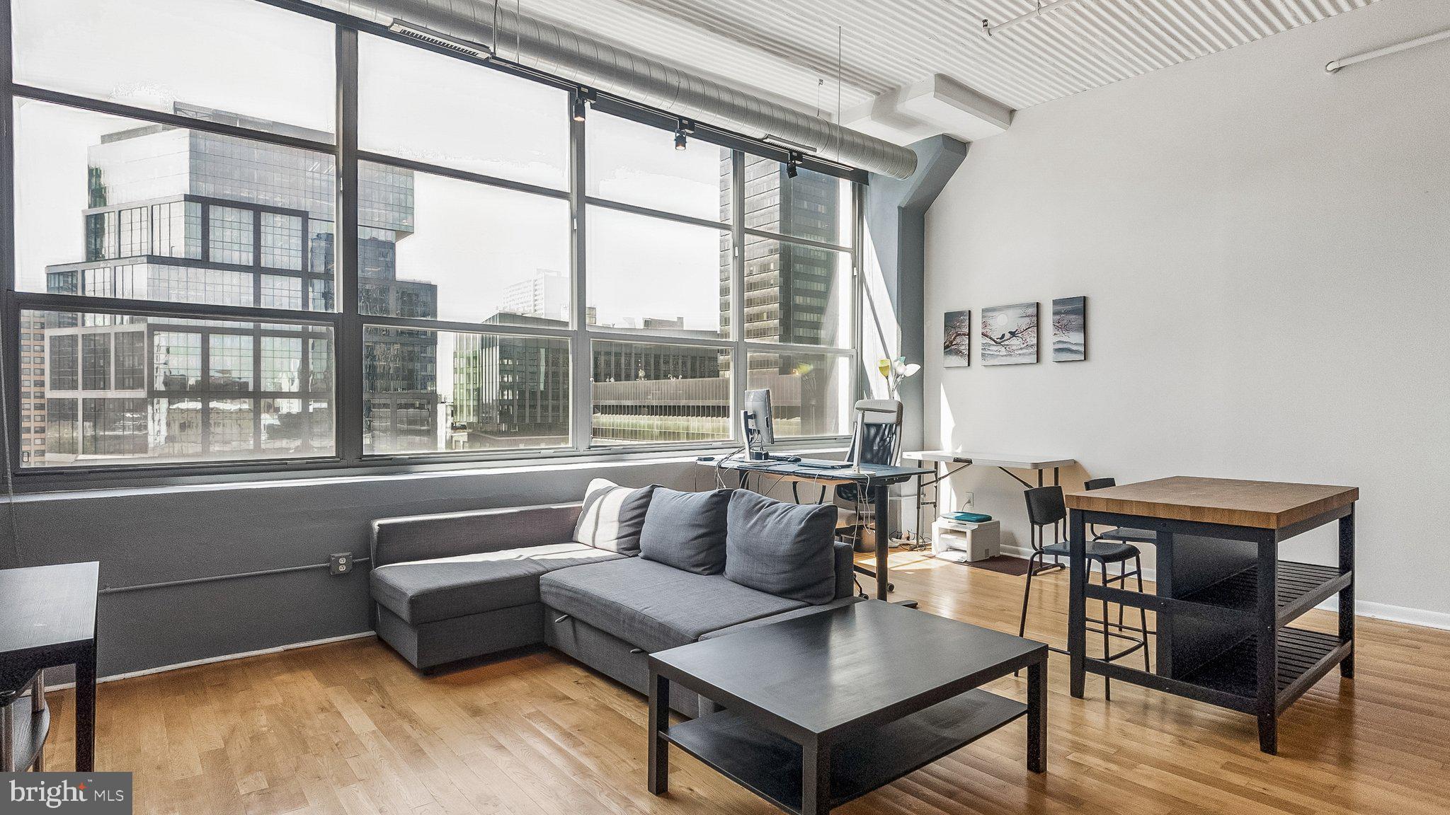 LOGAN SQUARE - Residential