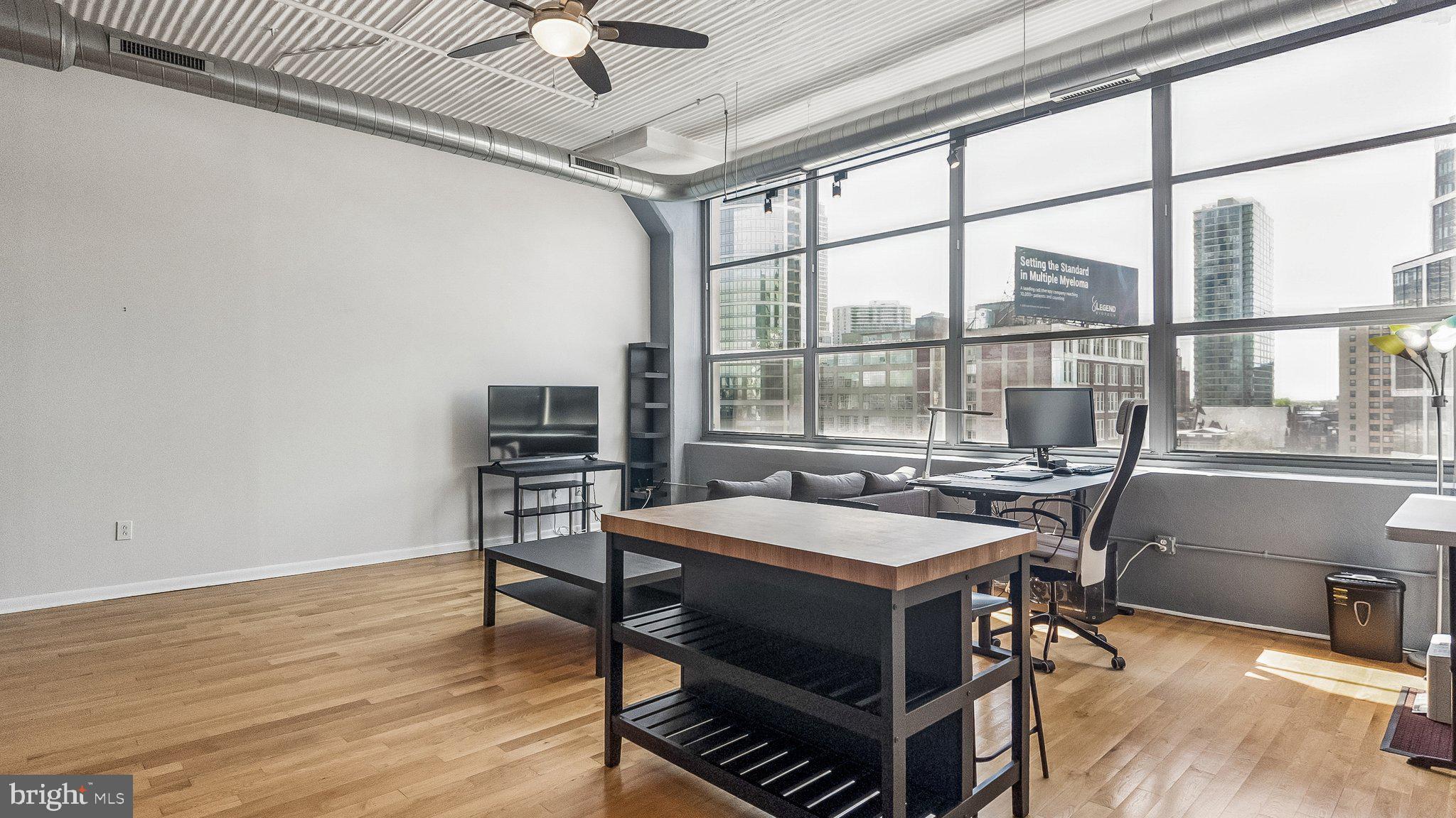 LOGAN SQUARE - Residential