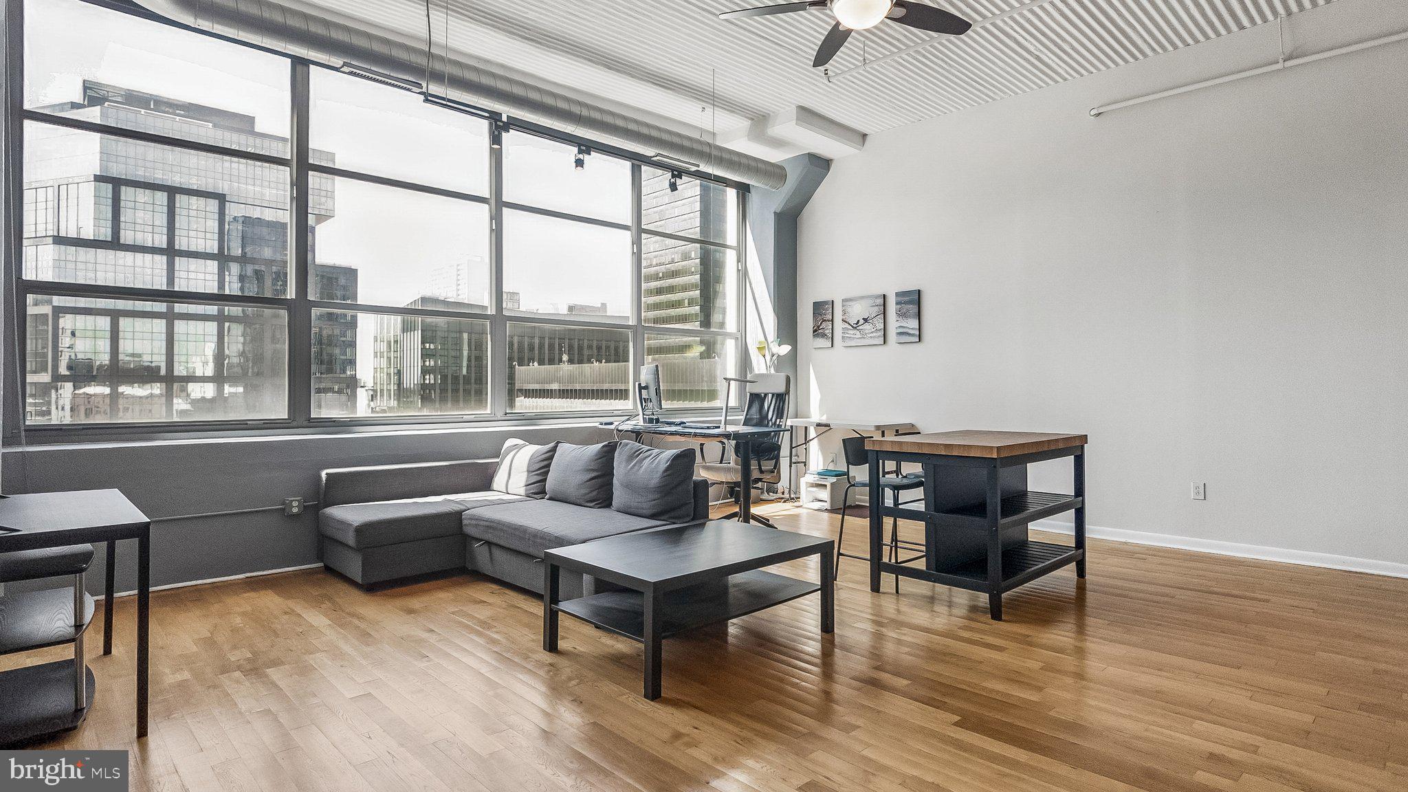 LOGAN SQUARE - Residential