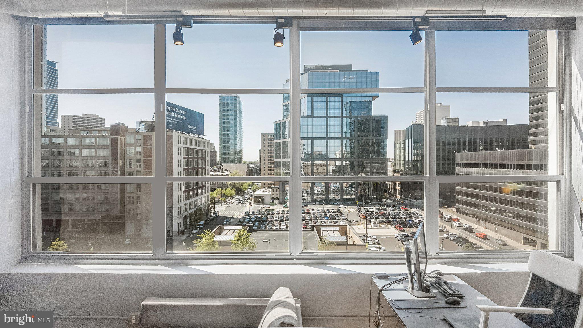 LOGAN SQUARE - Residential