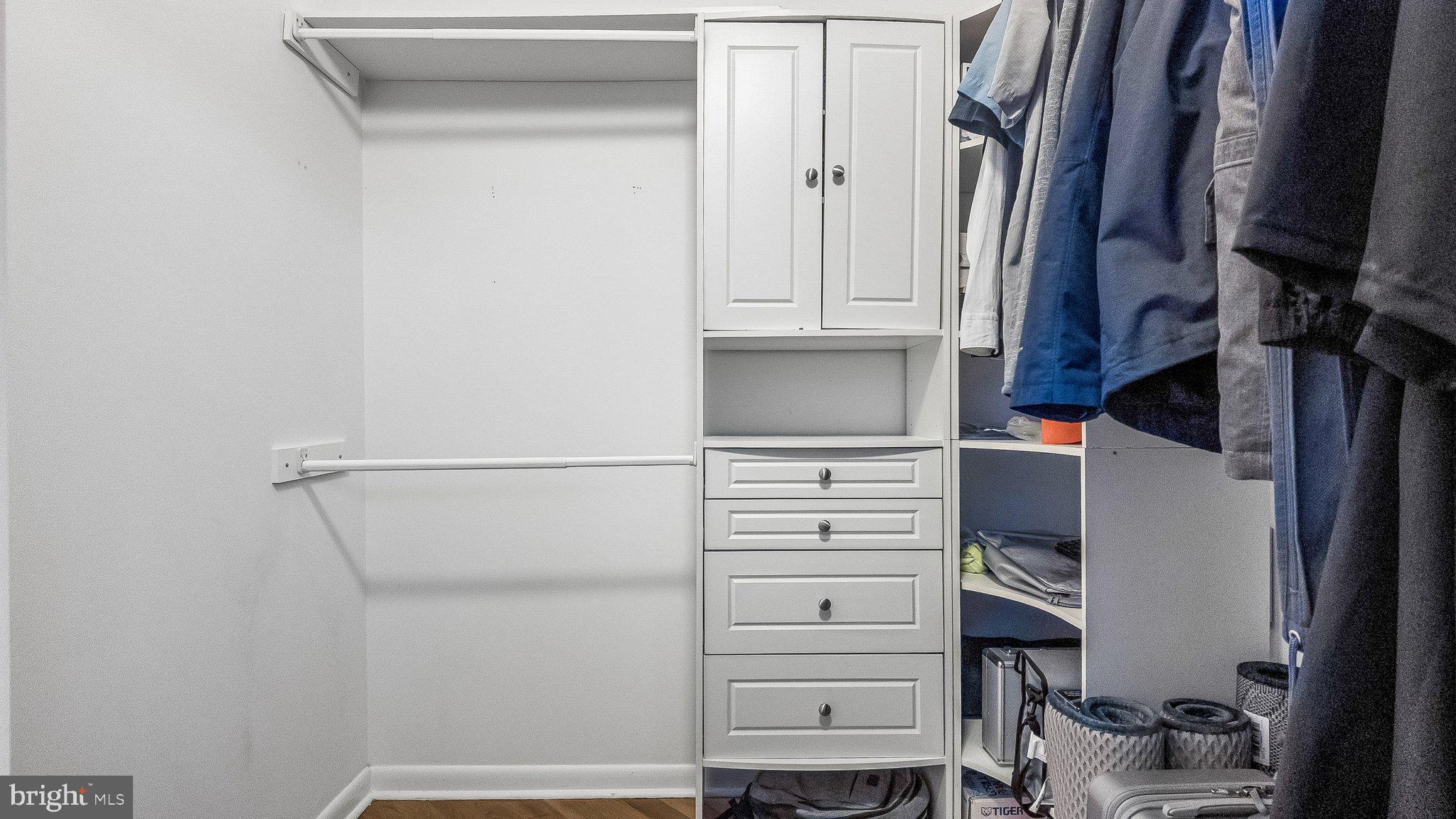 LOGAN SQUARE - Residential