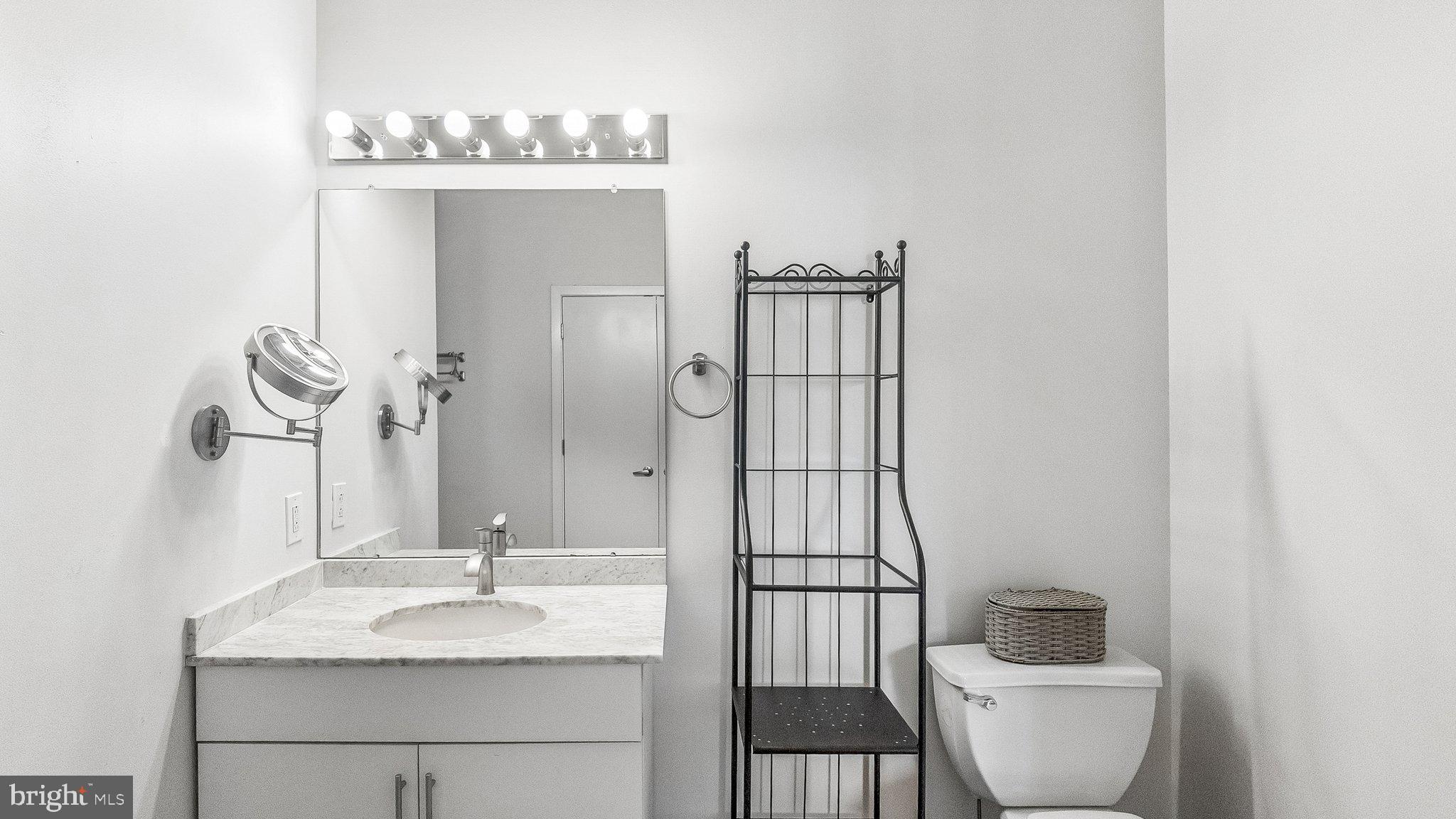 LOGAN SQUARE - Residential