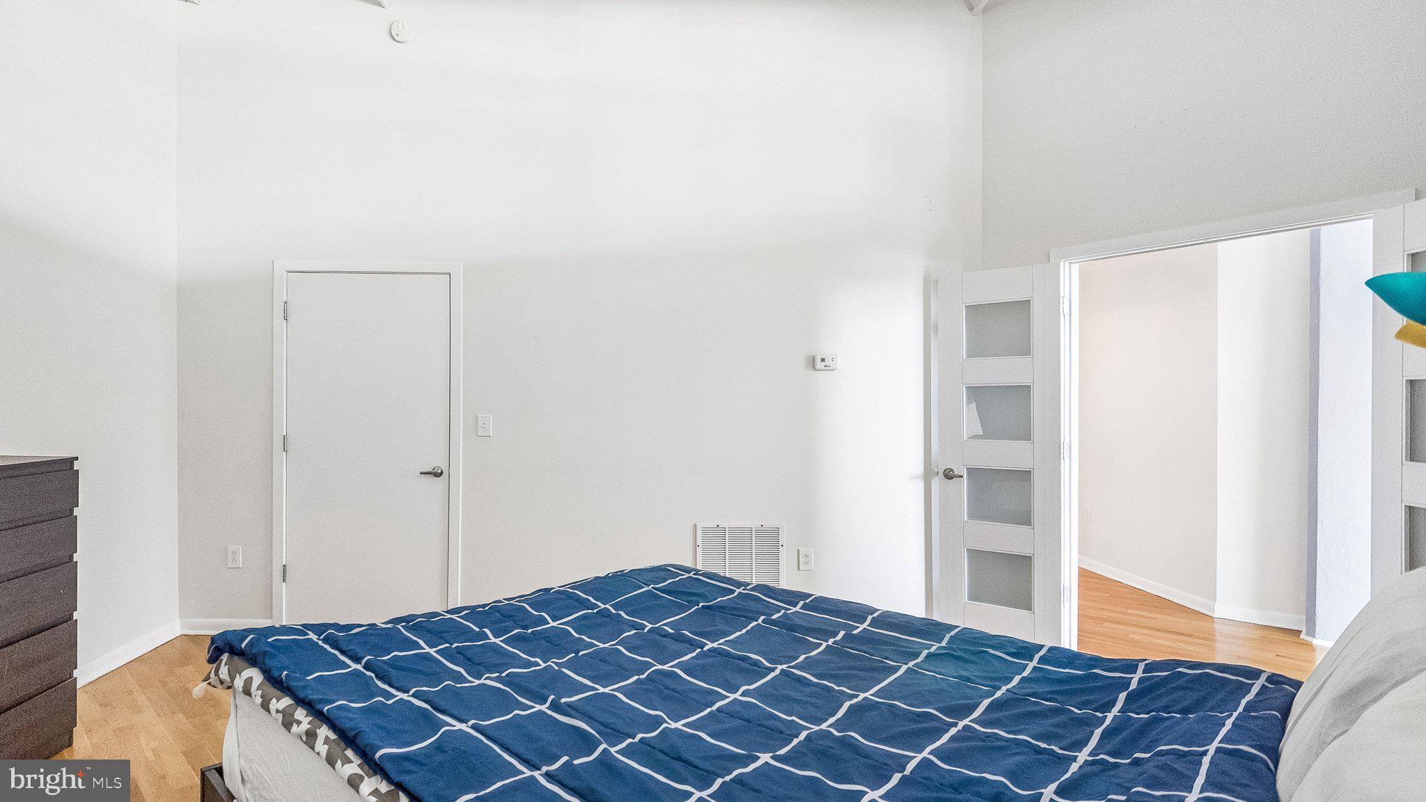 LOGAN SQUARE - Residential