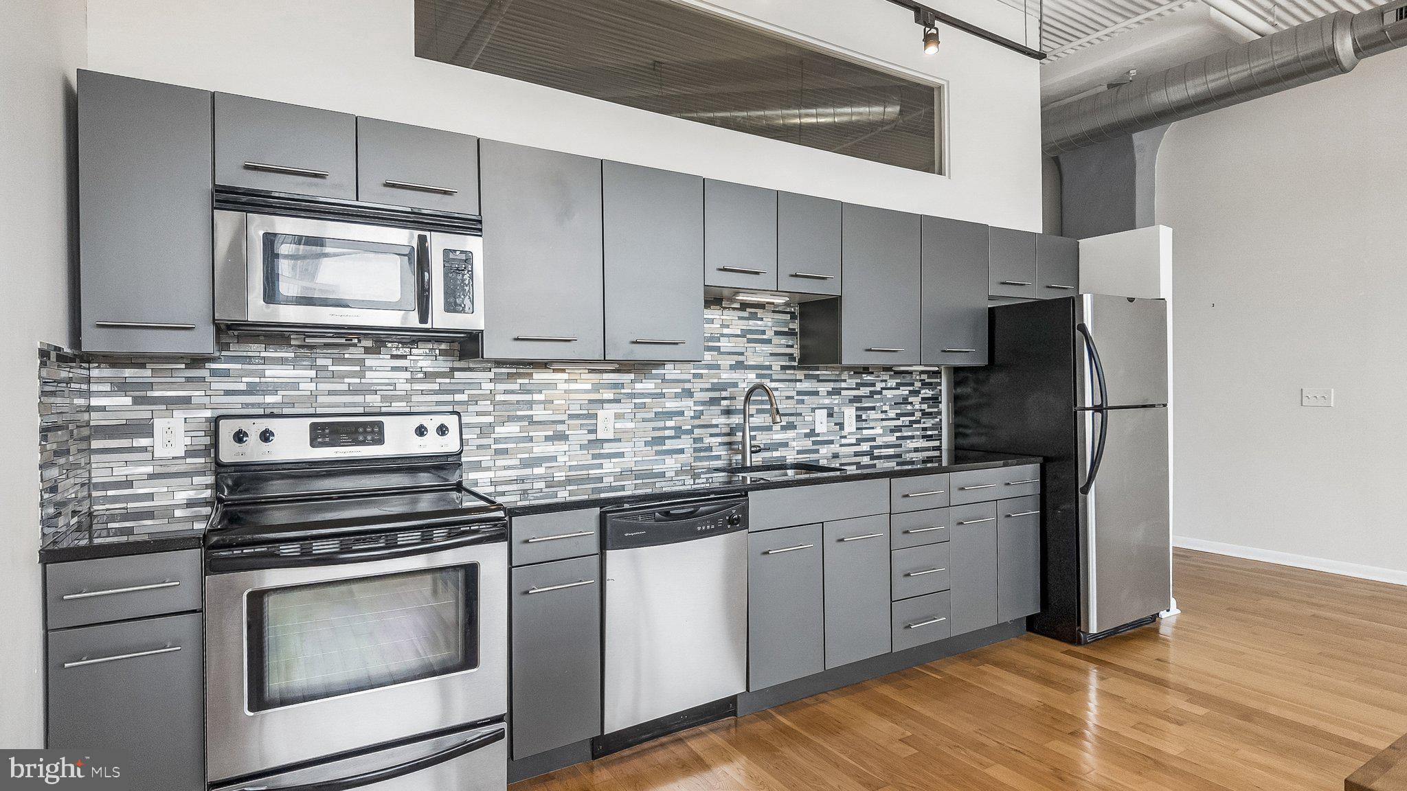 LOGAN SQUARE - Residential