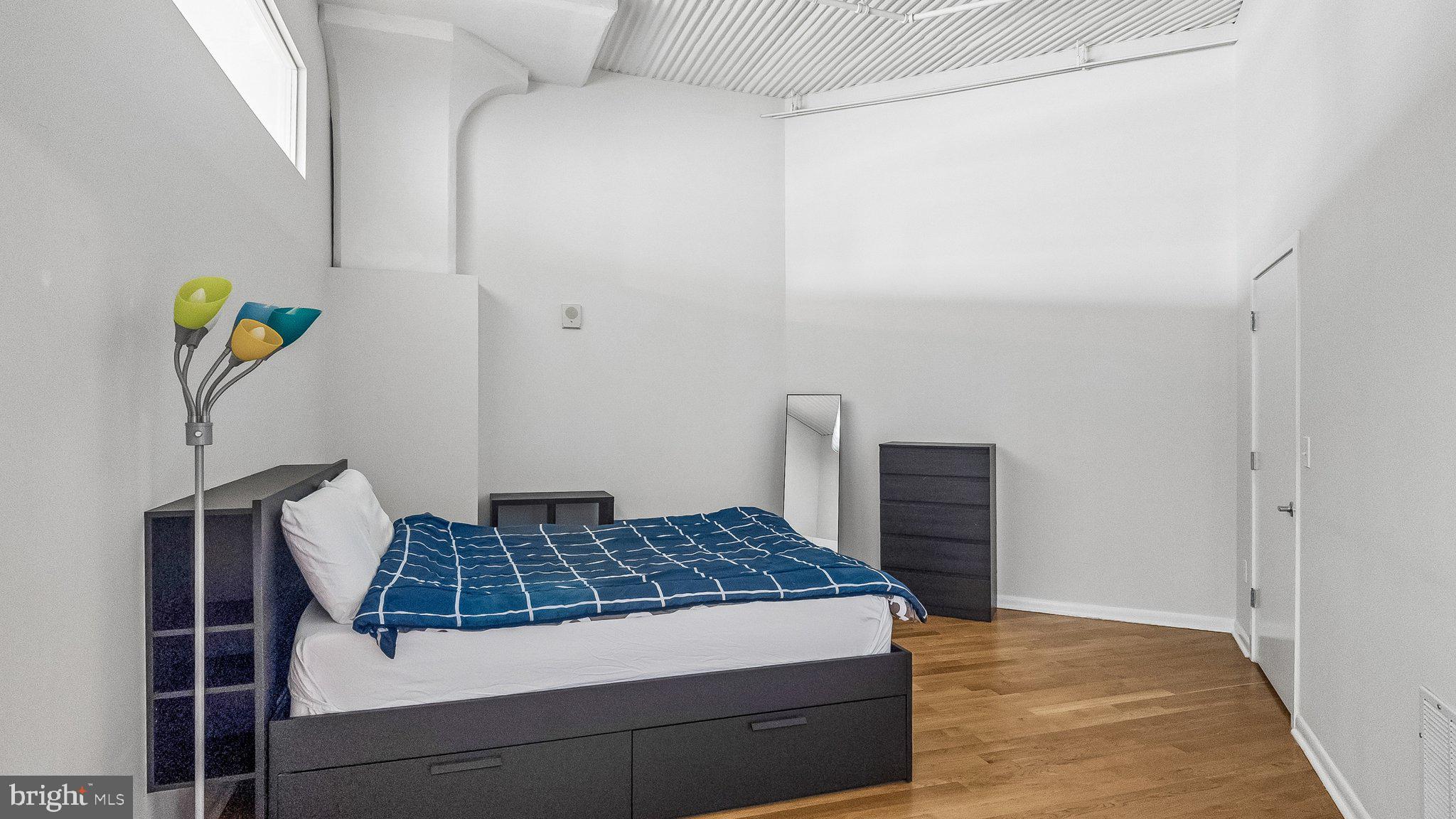 LOGAN SQUARE - Residential