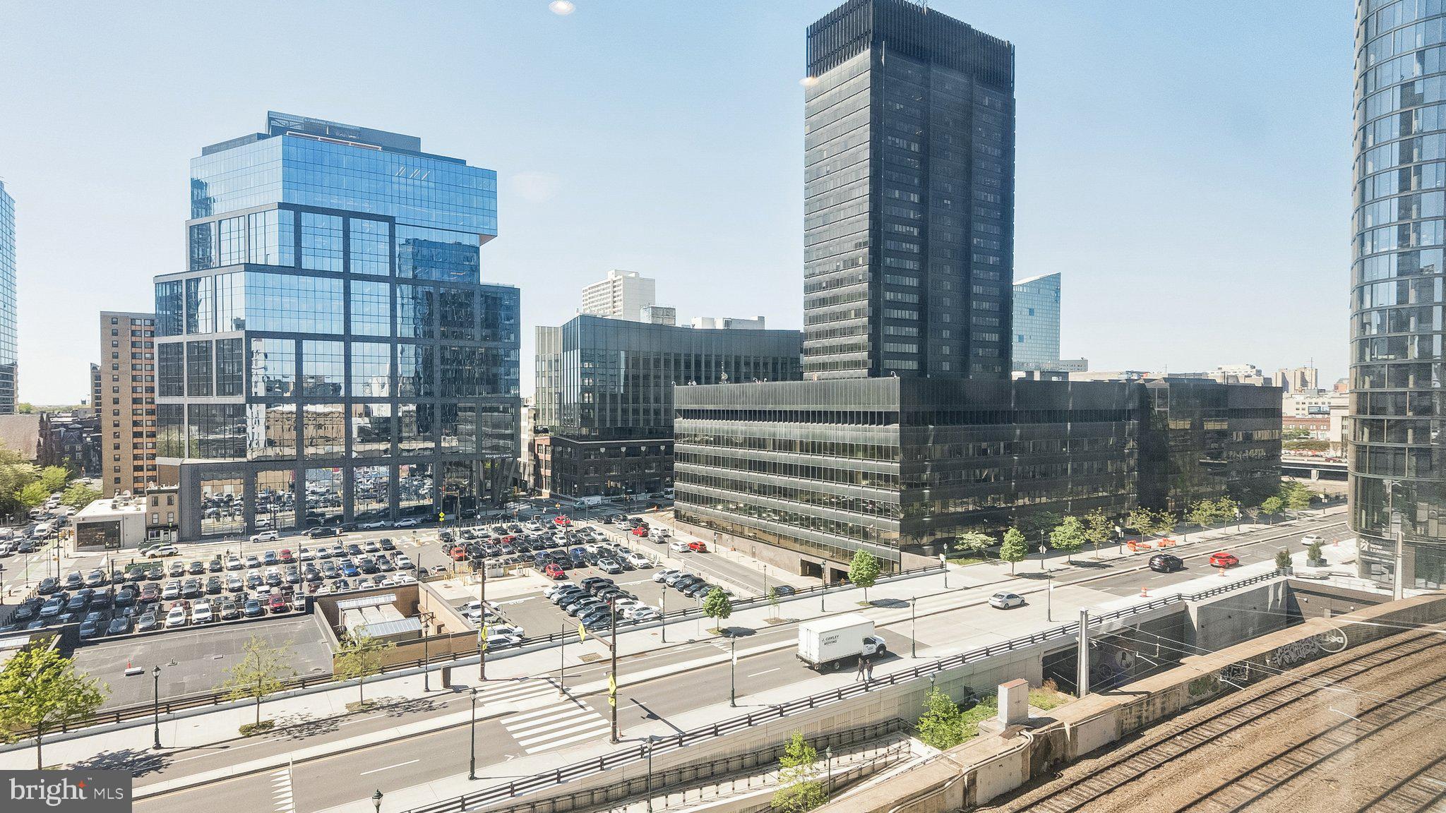 LOGAN SQUARE - Residential