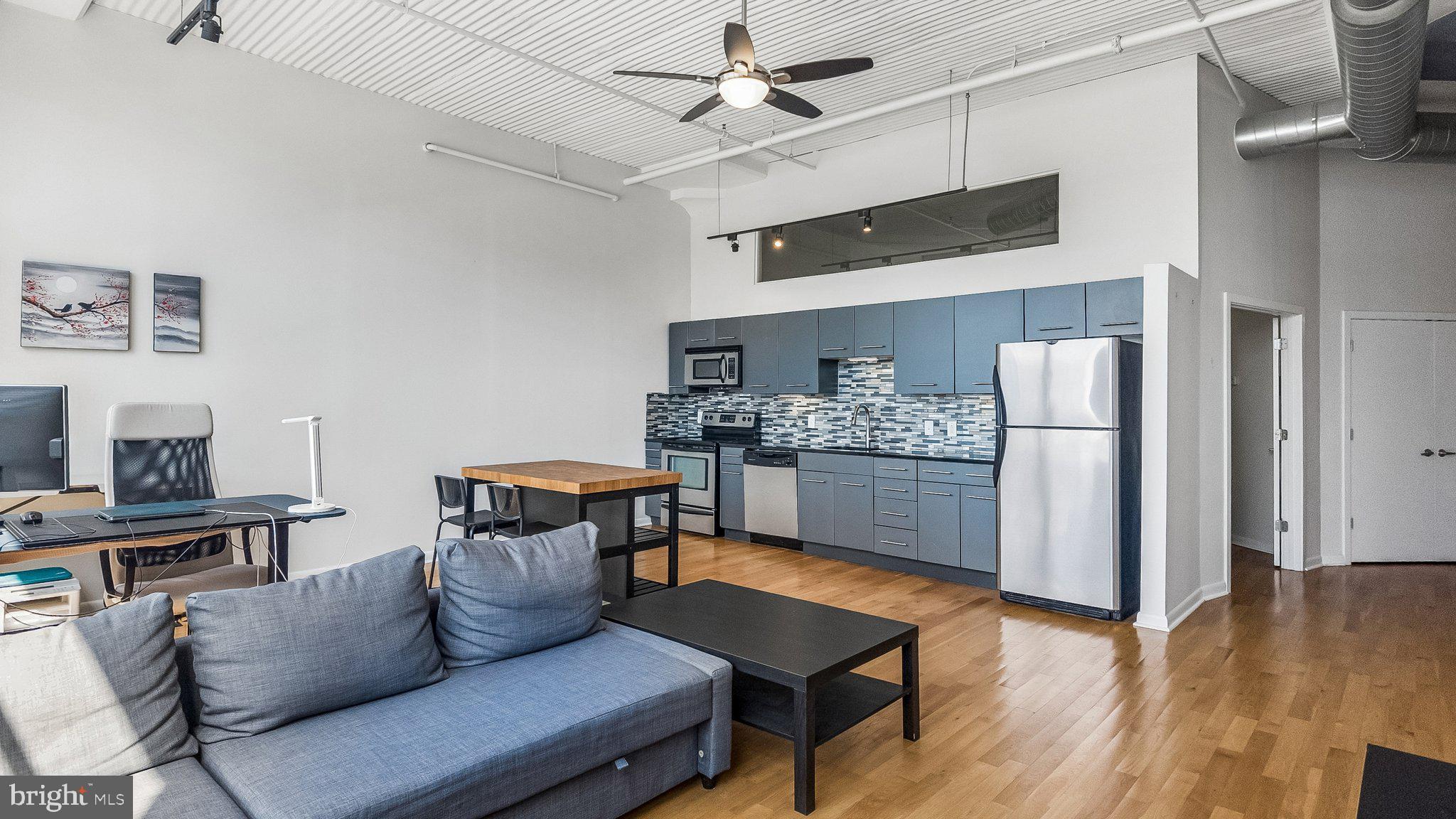 LOGAN SQUARE - Residential