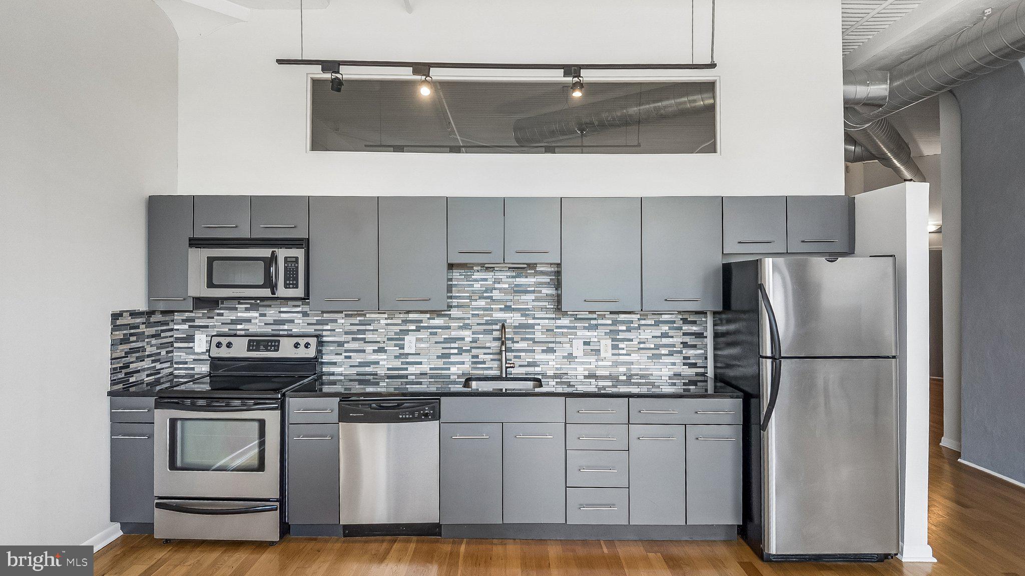 LOGAN SQUARE - Residential