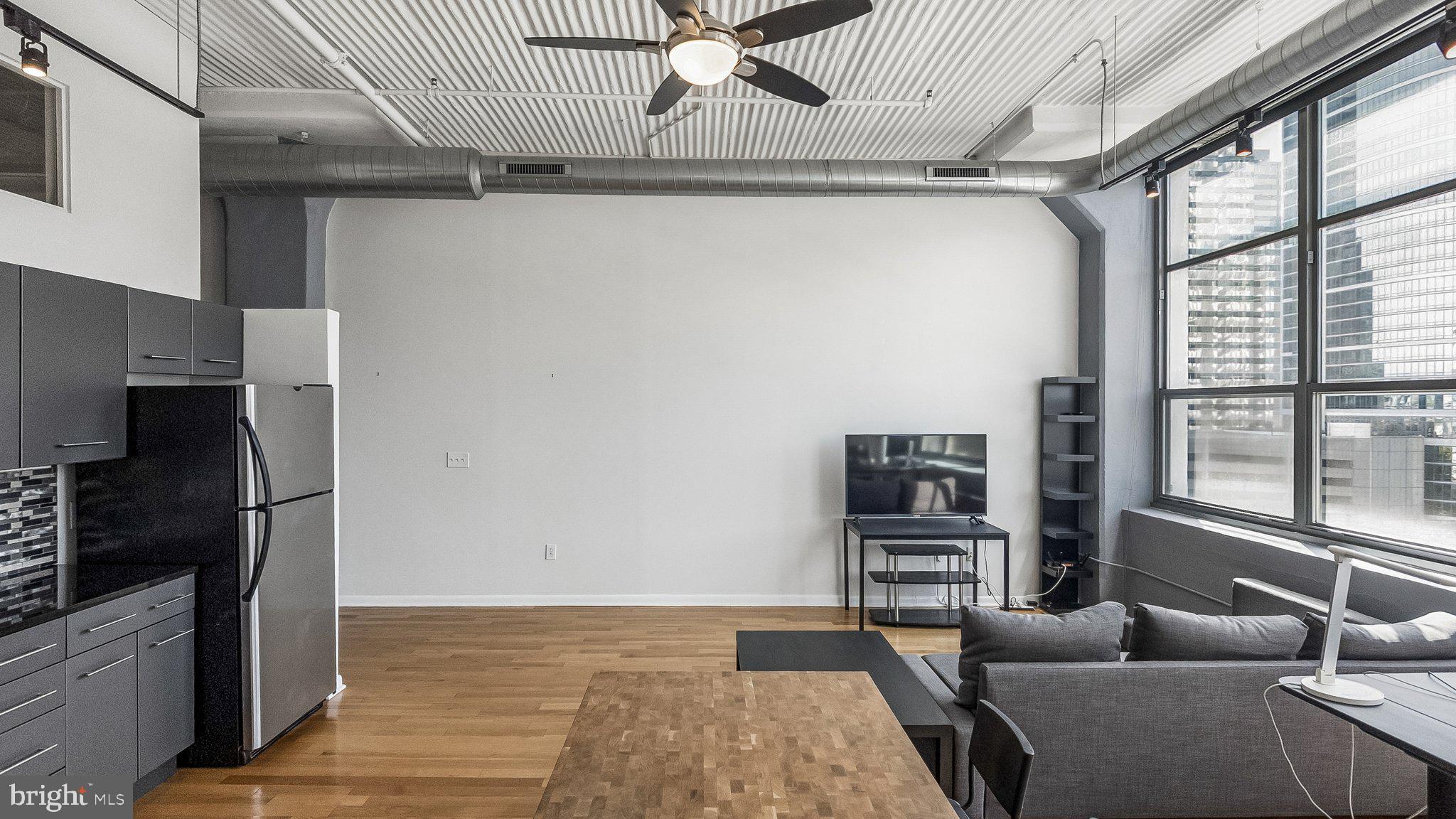 LOGAN SQUARE - Residential