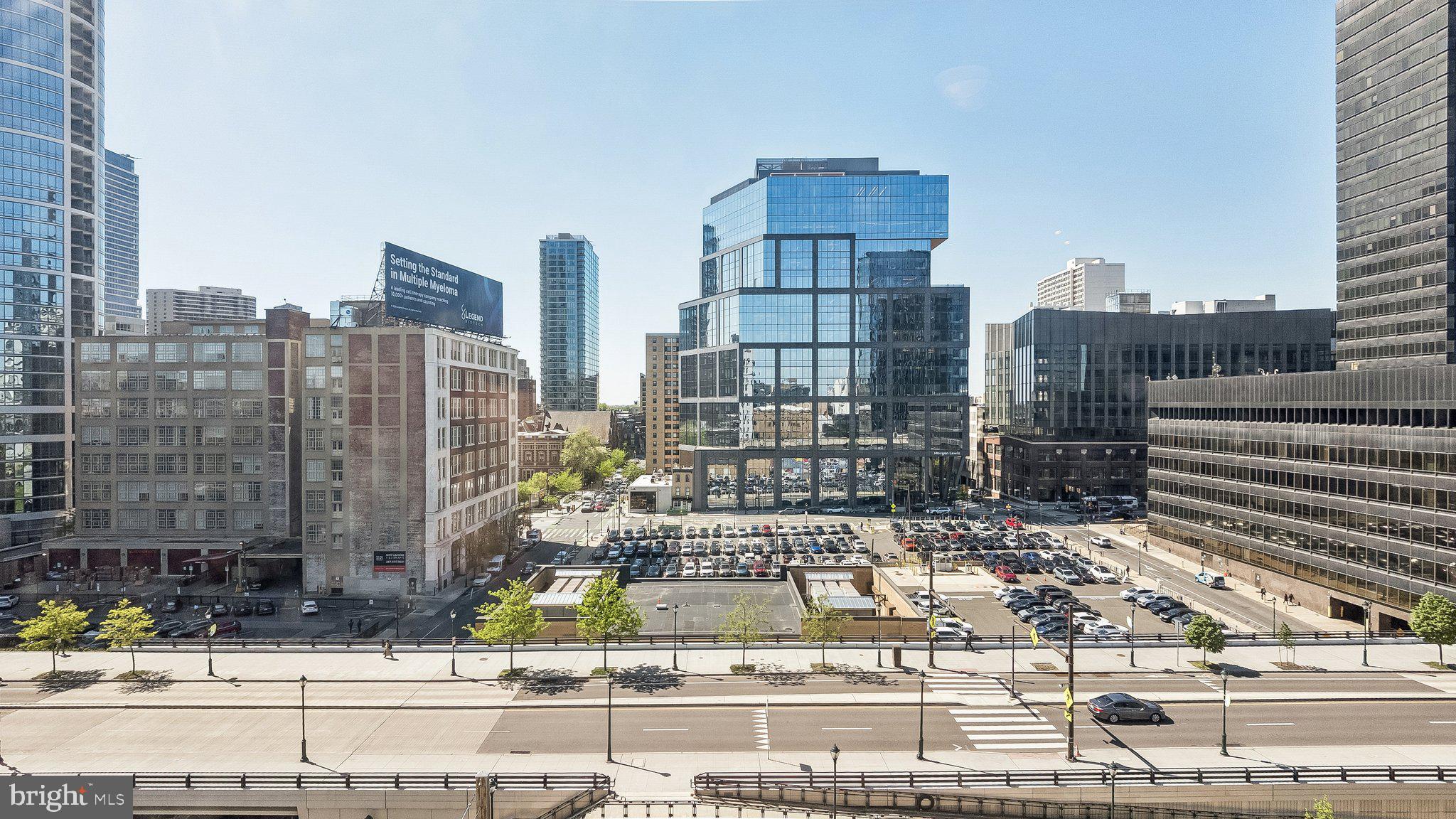 LOGAN SQUARE - Residential