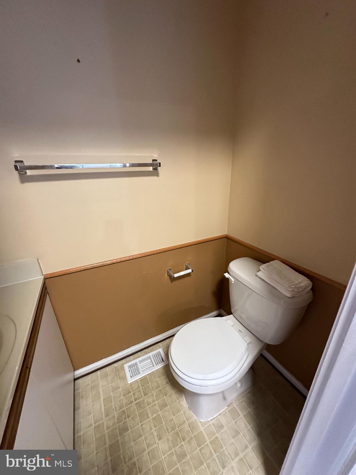 CROMWELL STATION - Residential Lease