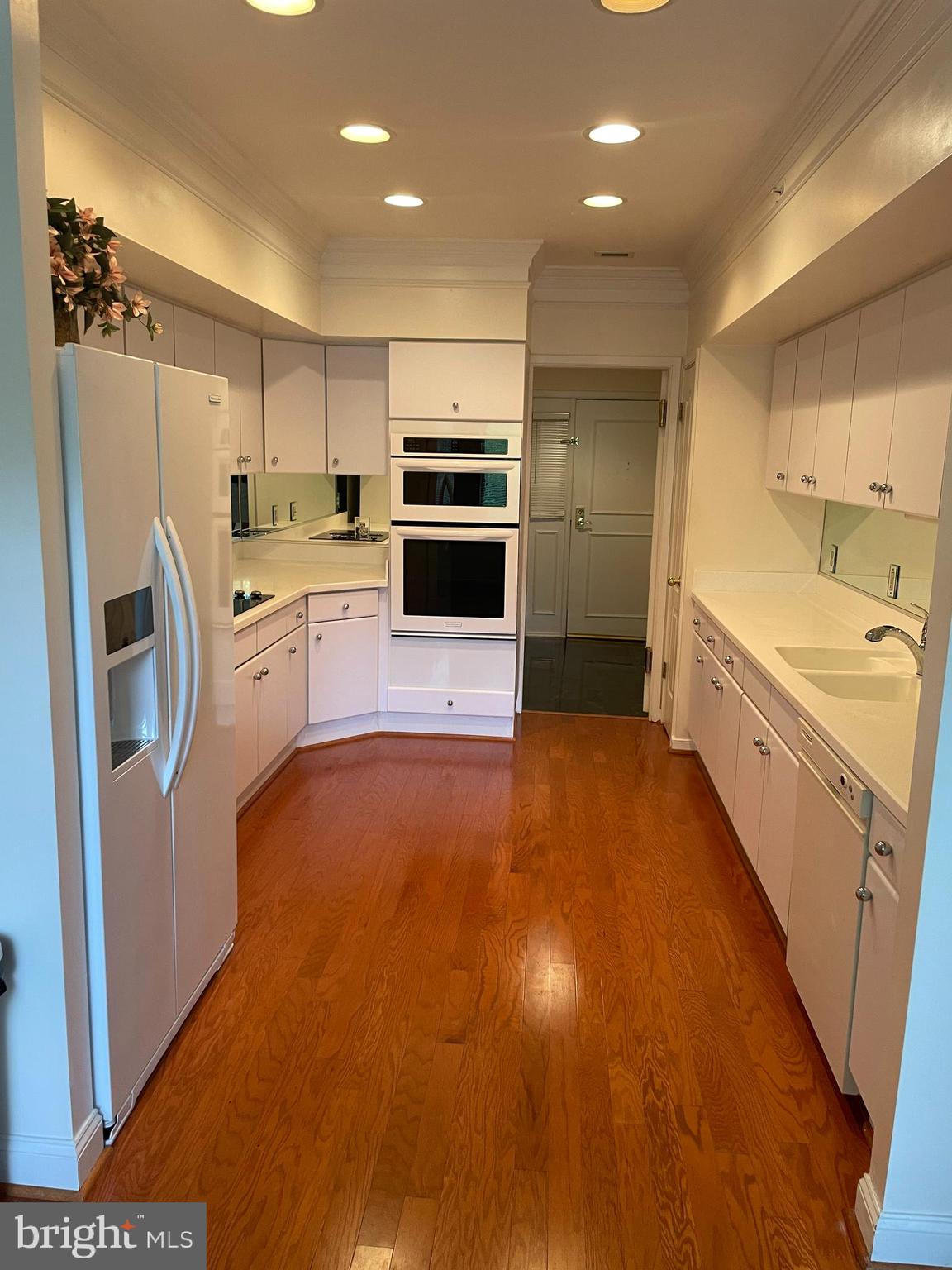 WATERMARK PLACE CONDOMINIUMS - Residential