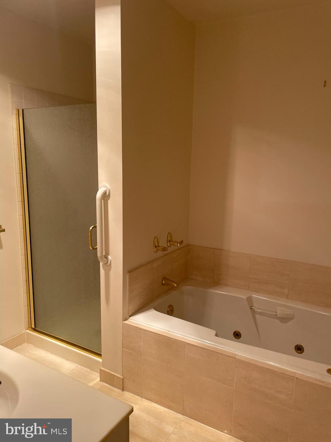 WATERMARK PLACE CONDOMINIUMS - Residential