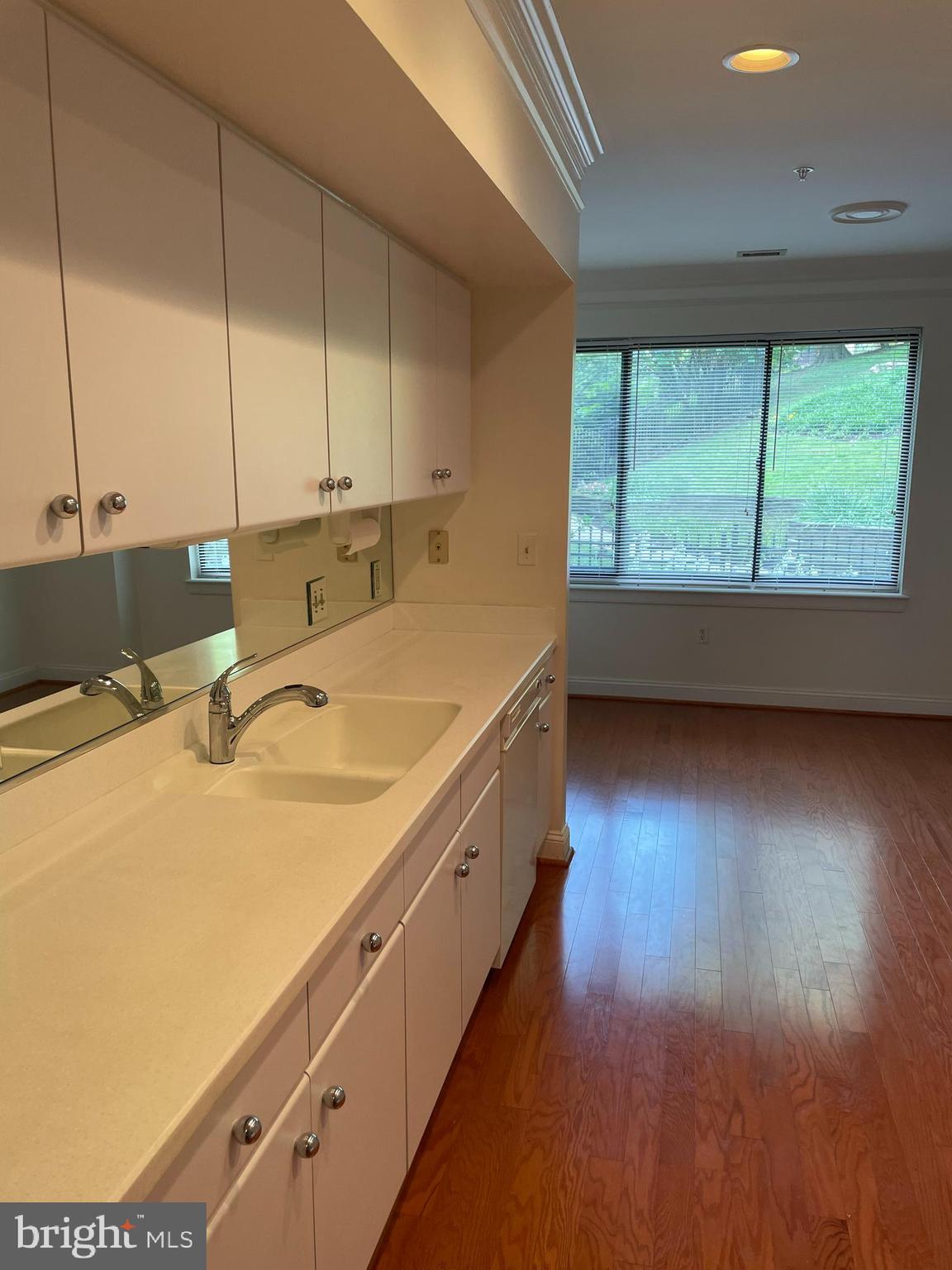 WATERMARK PLACE CONDOMINIUMS - Residential