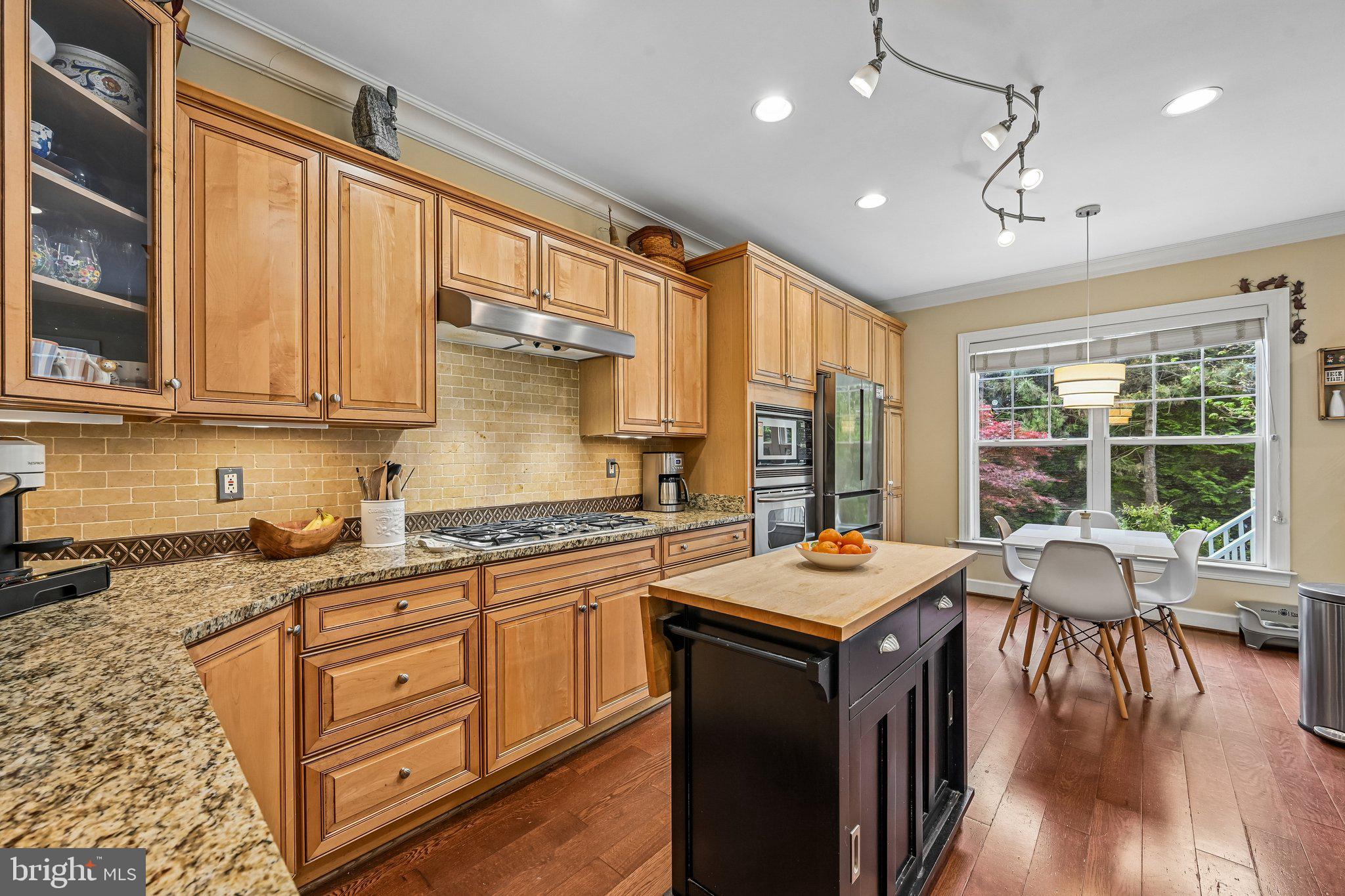 PARADISE VILLAGE - Residential