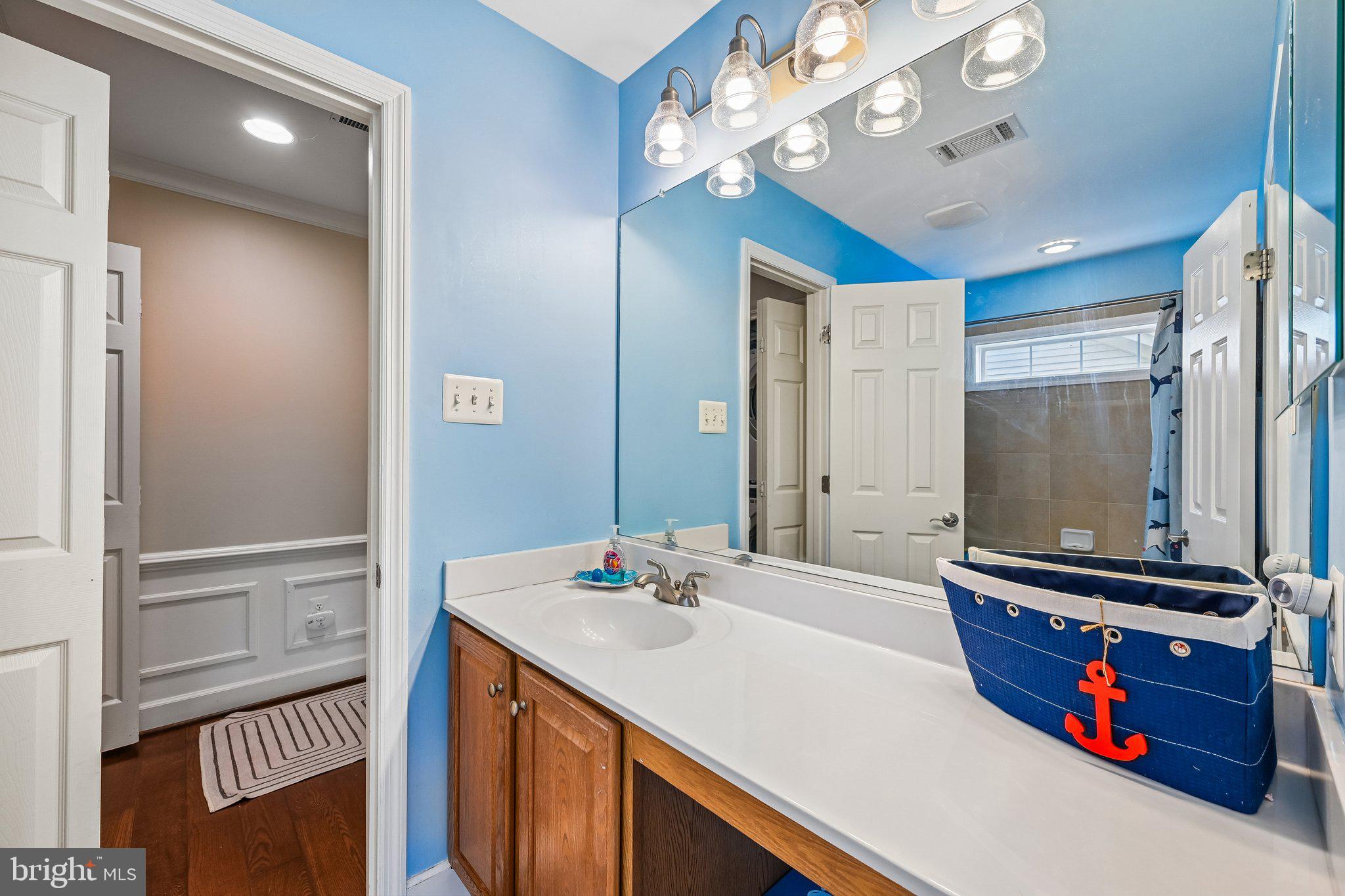 PARADISE VILLAGE - Residential