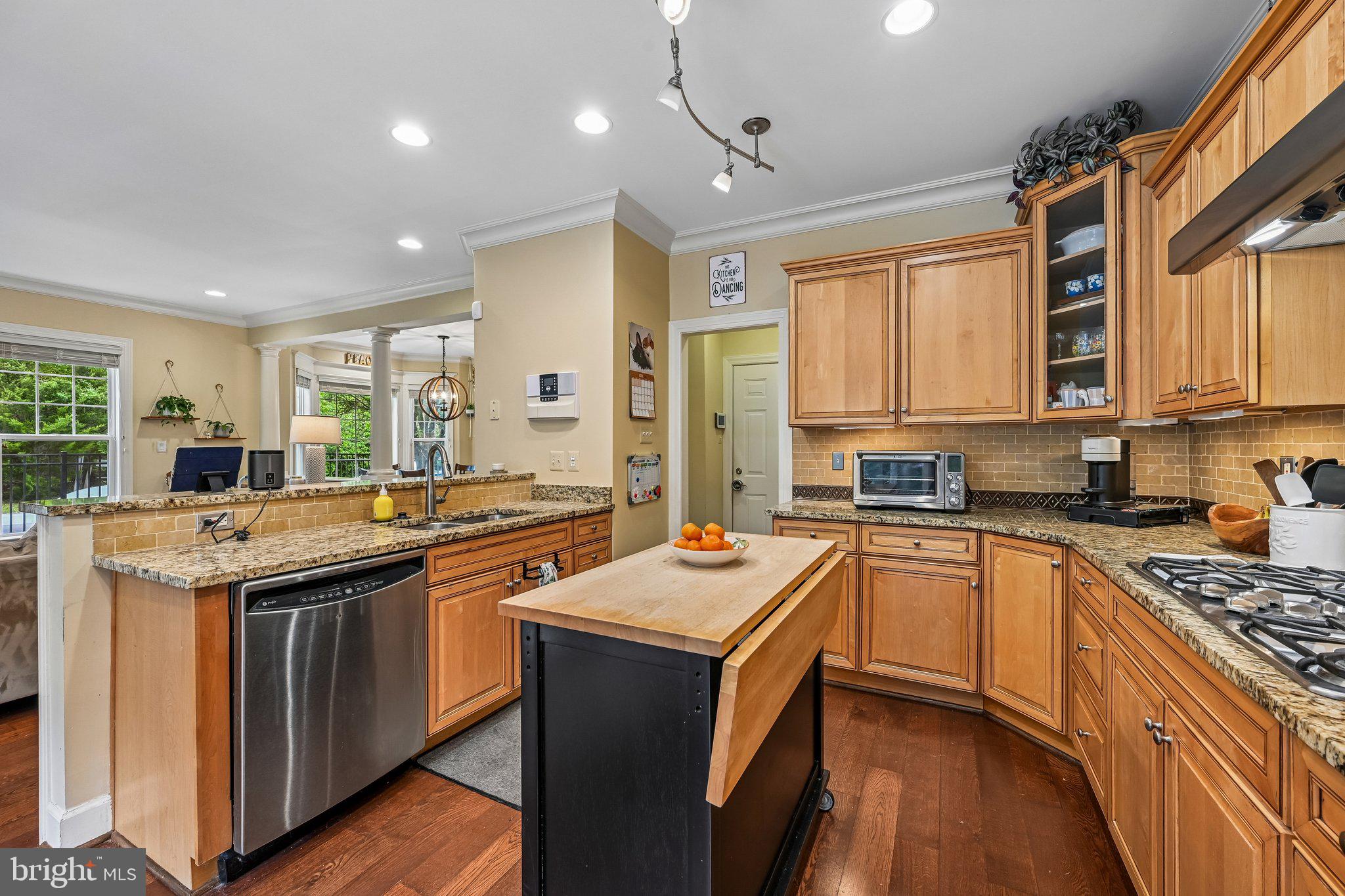 PARADISE VILLAGE - Residential