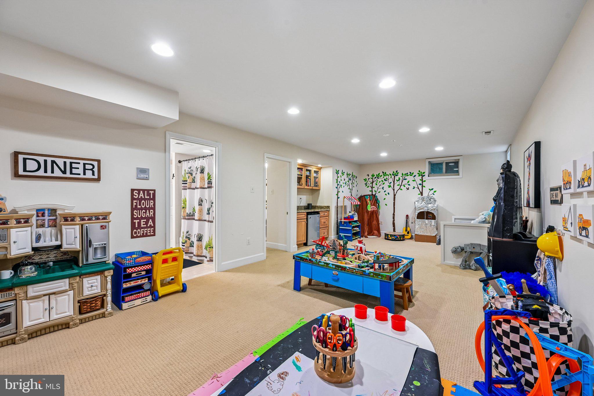 PARADISE VILLAGE - Residential