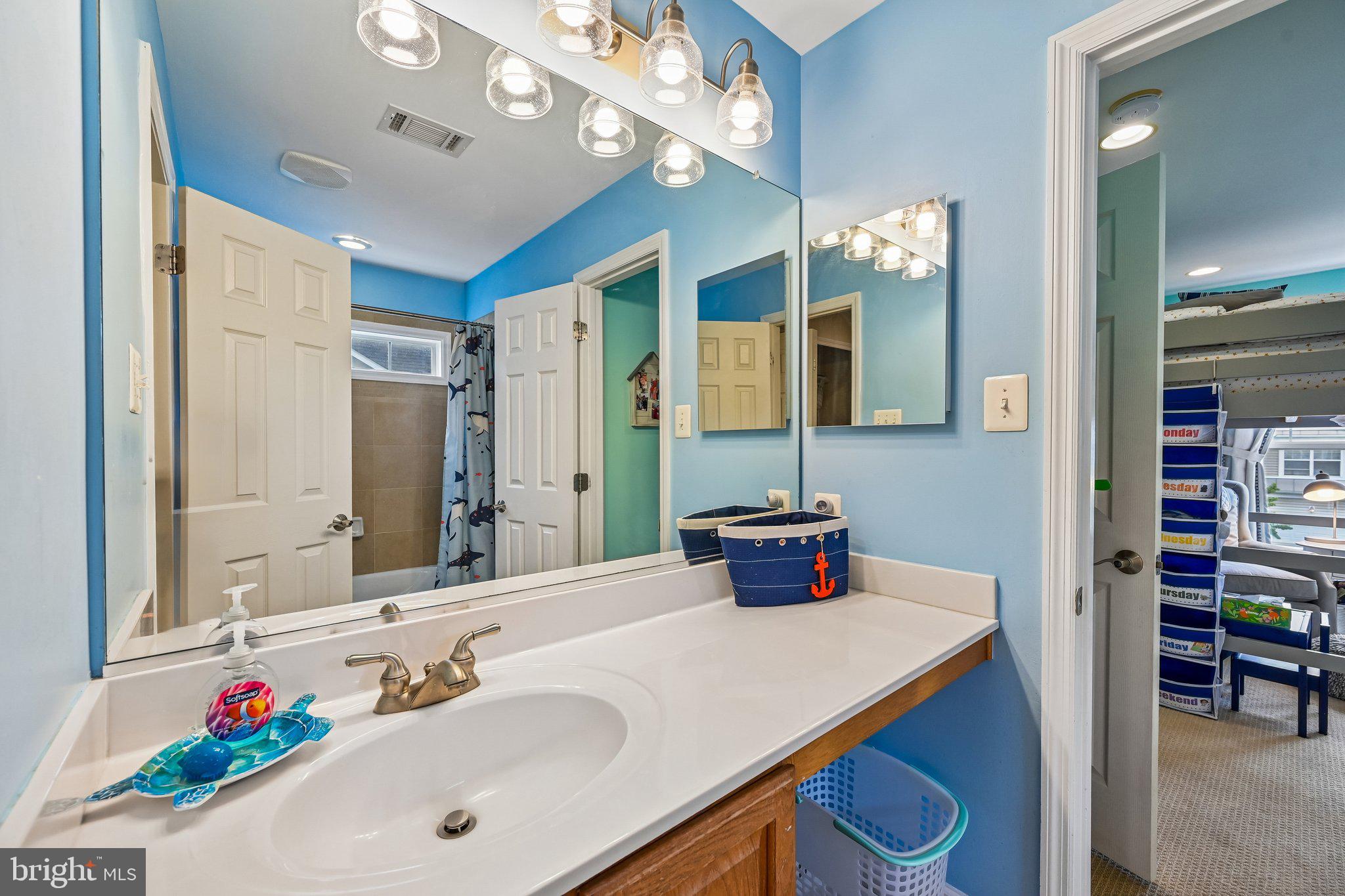 PARADISE VILLAGE - Residential