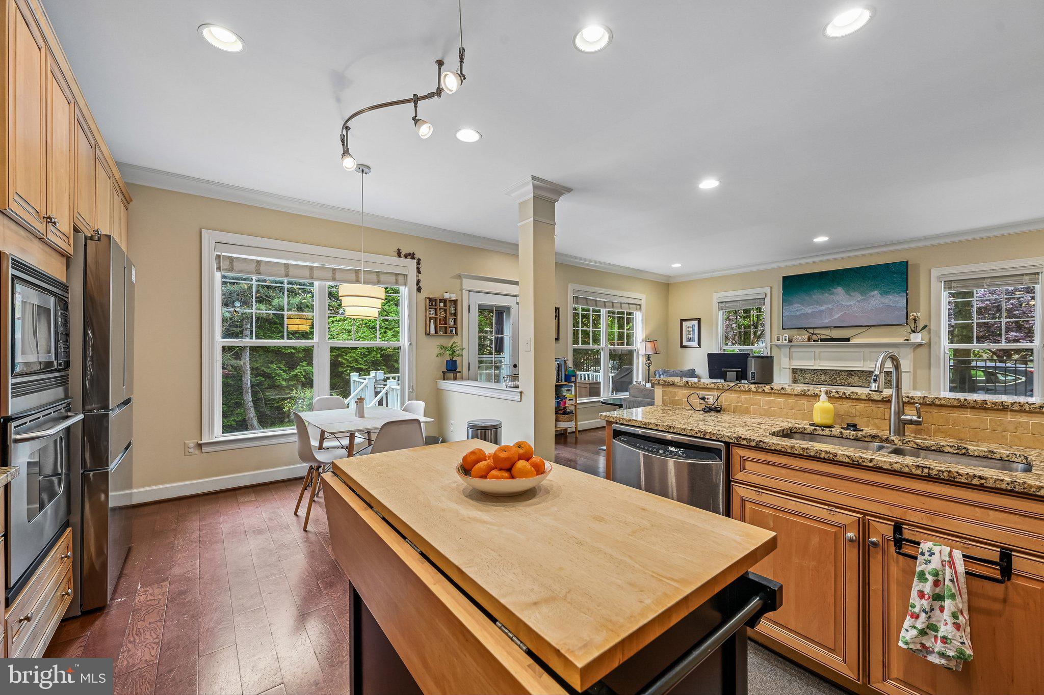 PARADISE VILLAGE - Residential