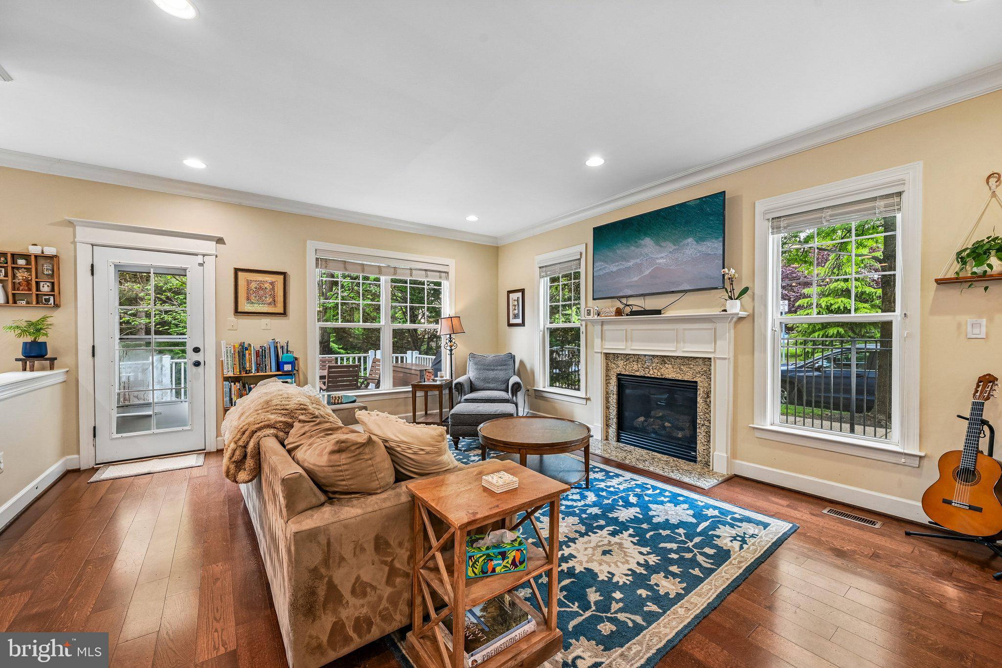 PARADISE VILLAGE - Residential