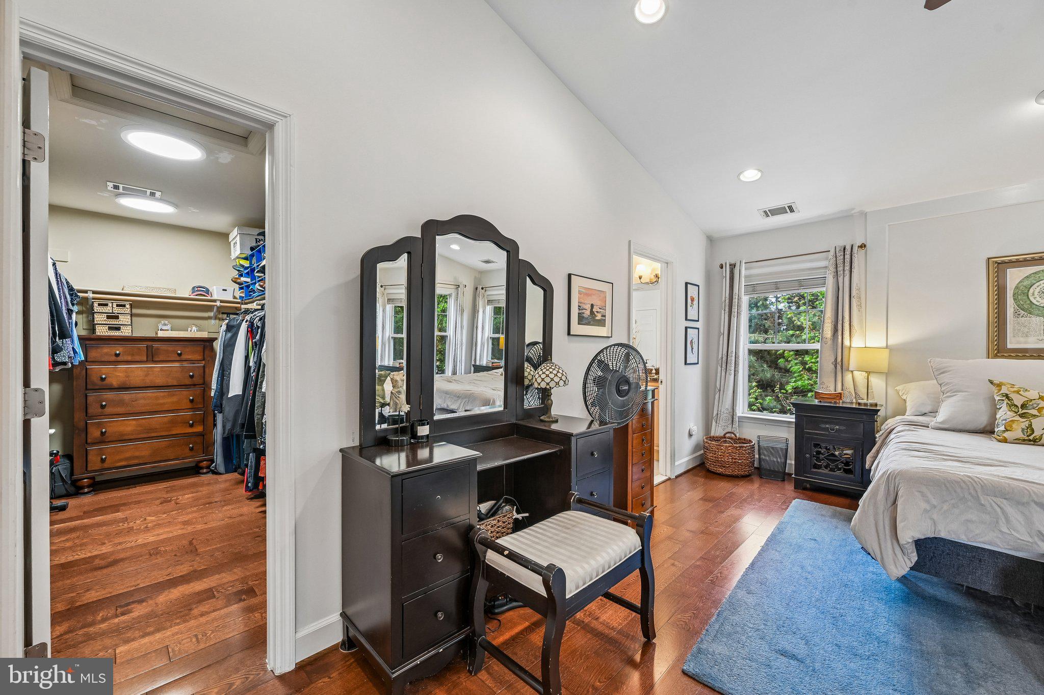 PARADISE VILLAGE - Residential